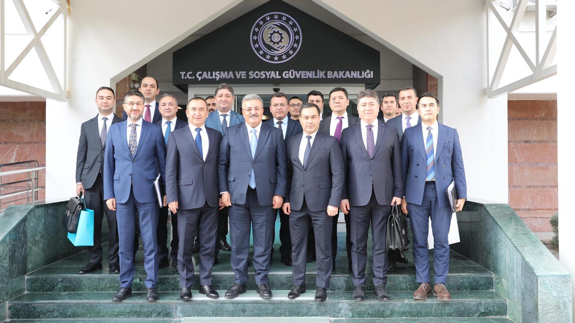 Bakan Yardımcımız Faruk Özçelik, Özbekistan Dışişleri Bakan Yardımcısı Olimjon Abdullaev ile Görüştü