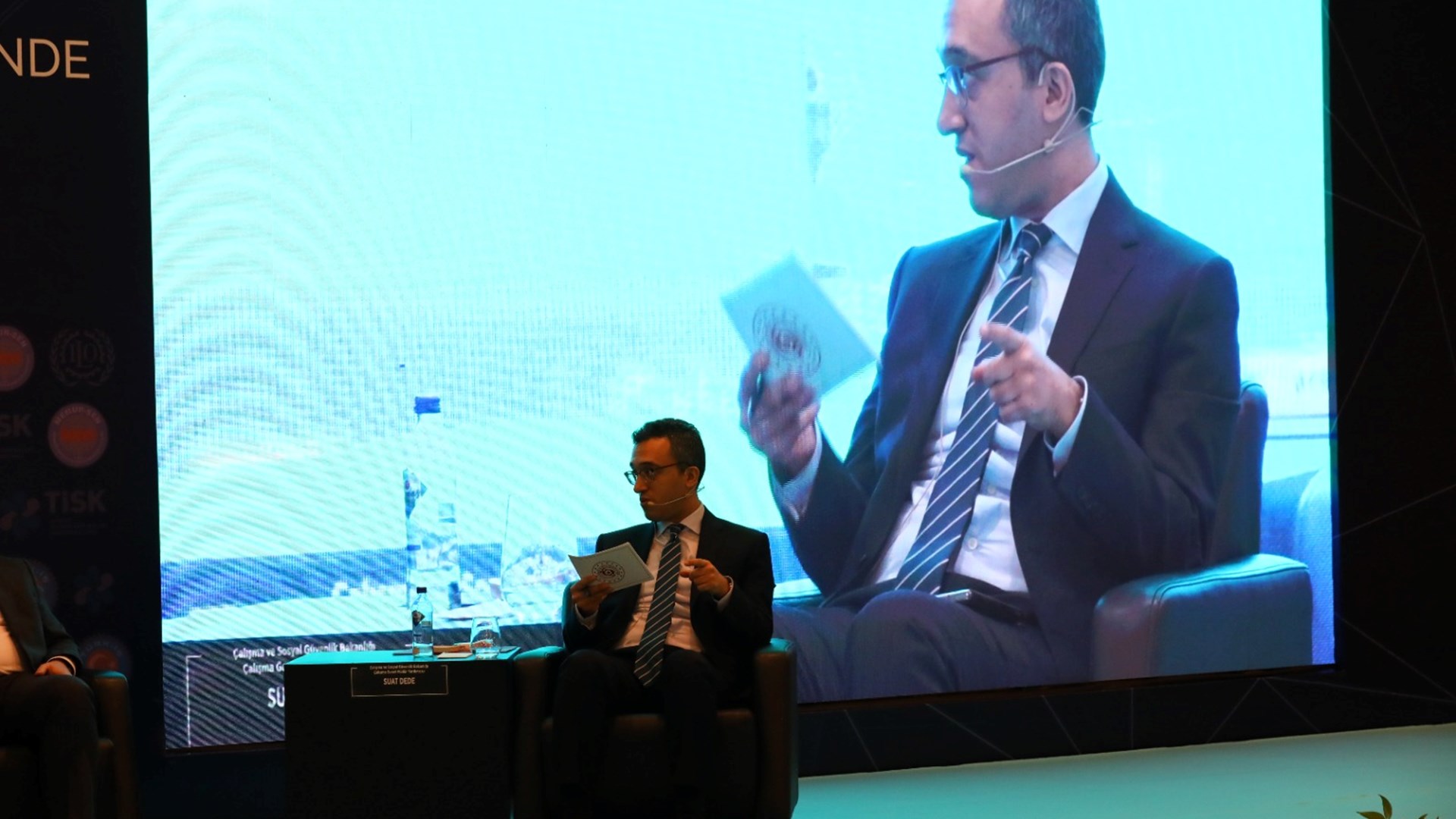 20 Şubat Dünya Sosyal Adalet Günü vesilesiyle, Bakanlığımızın öncülüğünde ve Küresel Sosyal Adalet Koalisyonu kapsamında düzenlenen “Dijitalleşme ve Yeşil Dönüşüm Çerçevesinde Sosyal Adalet Forumu” geniş katılımla gerçekleştirildi. Forum, Türkiye İşveren Sendikaları Konfederasyonu (TİSK), Türkiye İşçi Sendikaları Konfederasyonu (TÜRK-İŞ), Memur Sendikaları Konfederasyonu (MEMUR-SEN) ve Türkiye Kamu Çalışanları Sendikaları Konfederasyonu (KAMU-SEN) işbirliğiyle düzenlendi.