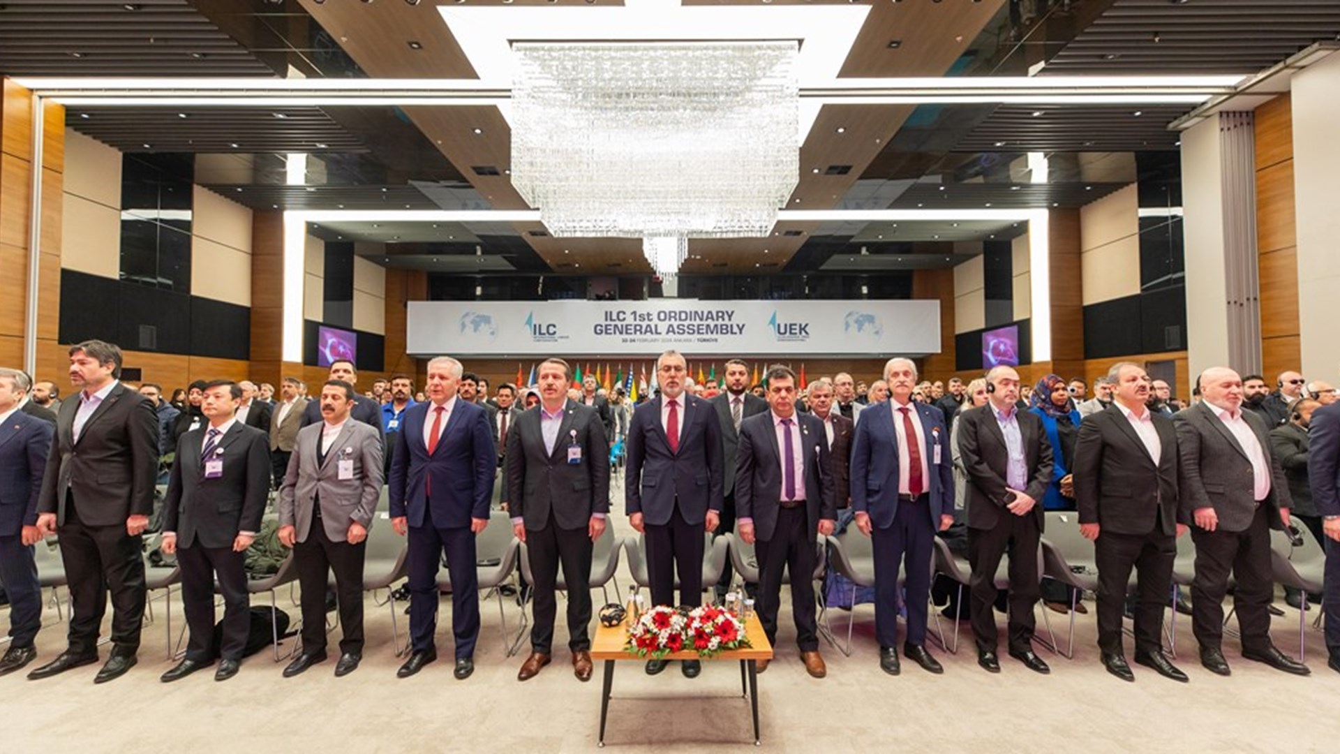 Çalışma ve Sosyal Güvenlik Bakanı Prof. Dr. Vedat Işıkhan, Uluslararası Emek Konfederasyonu’nun (ILC) Memur-Sen Genel Merkezi’nde düzenlenen 1. Olağan Genel Kurulu’na katıldı.