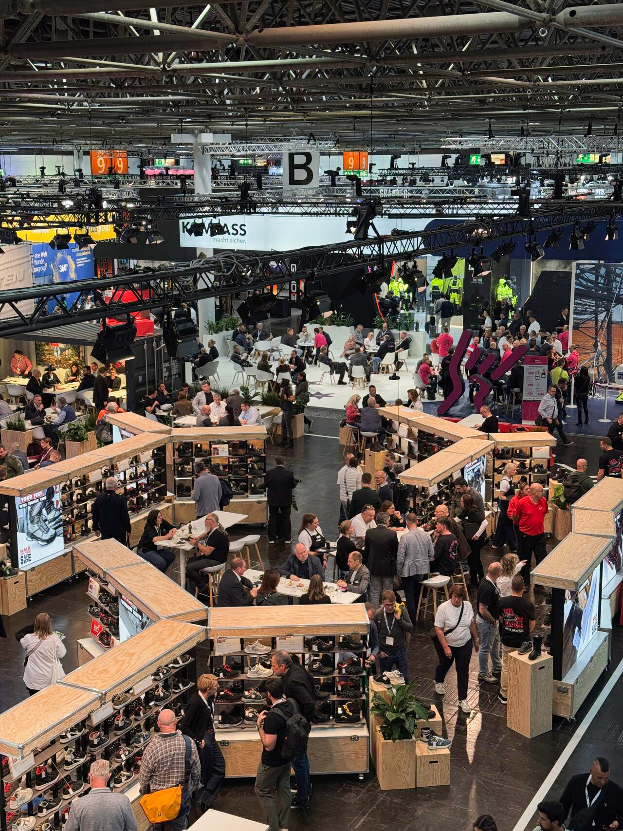 İş sağlığı ve güvenliği alanında dünyanın en büyük ve en önemli organizasyonlarından olan A+A Uluslararası İş Sağlığı ve Güvenliği Fuarı ve Kongresi’ne katıldık.