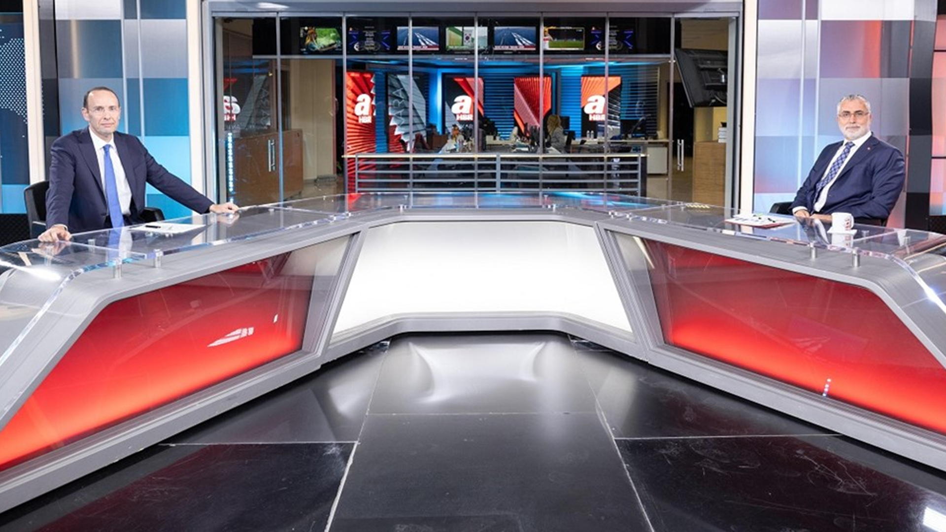 Çalışma ve Sosyal Güvenlik Bakanı Prof. Dr. Vedat Işıkhan, canlı yayında A Haber Ankara Temsilcisi Murat Akgün’ün gündeme ve çalışma hayatına ilişkin sorularını yanıtladı.