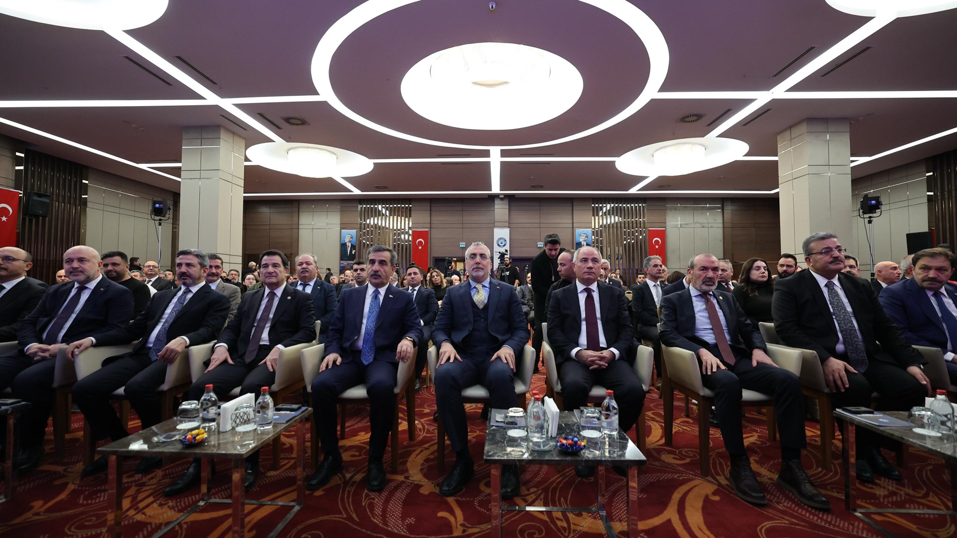Bakan Işıkhan, Türkiye Kamu-Sen’in “Türk ve Türkiye Yüzyılı İçin Kamu Personel Rejimi Önerisi Tanıtım Toplantısı ve Paneli” ne Katıldı