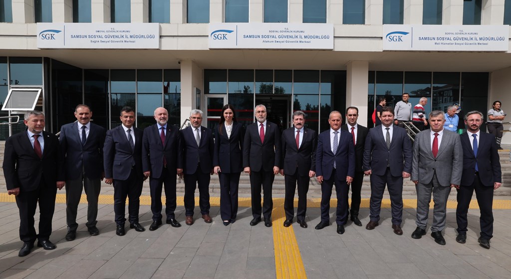 Çalışma ve Sosyal Güvenlik Bakanı Prof. Dr. Vedat Işıkhan, “Kadın İstihdam Sistemi İş-Pozitif Tanıtım Programı ve Fuar Açılışı” na katılmak ve çeşitli ziyaretlerde bulunmak üzere Samsun’a gitti.