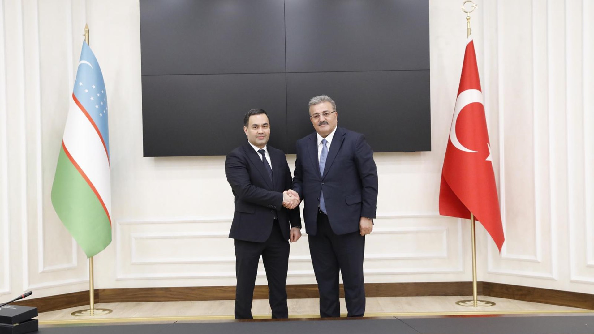 Bakan Yardımcımız Faruk Özçelik, Özbekistan Dışişleri Bakan Yardımcısı Olimjon Abdullaev ile Görüştü