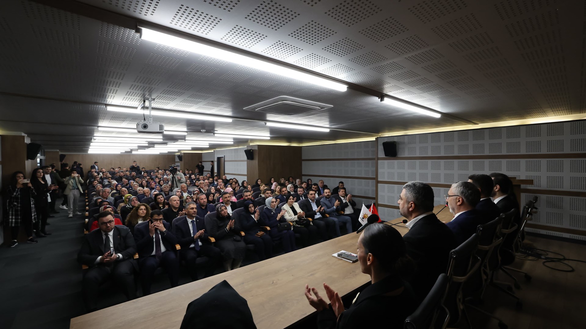 Bakan Işıkhan, Mardin’de Temaslarda Bulundu