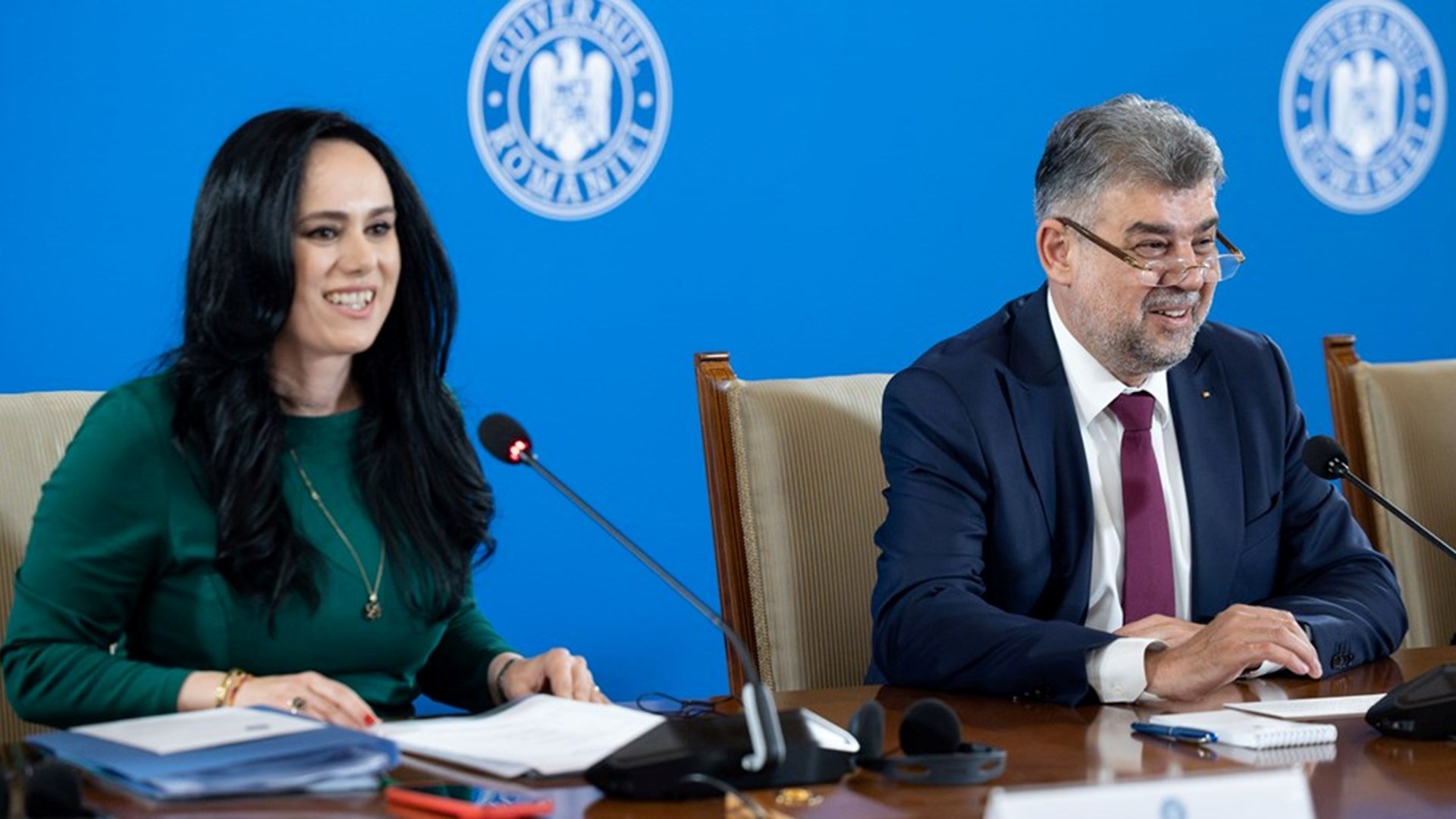 Çalışma ve Sosyal Güvenlik Bakanı Prof. Dr. Vedat Işıkhan, Çalışma ve Sosyal Güvenlik Bakanlığı ile Romanya Çalışma ve Sosyal Dayanışma Bakanlığı arasındaki Çalışma ve Sosyal Güvenlik Ortak Çalışma Grubu’nun 1. Toplantısı’na katılmak ve çeşitli temaslarda bulunmak üzere Romanya’ya gitti.