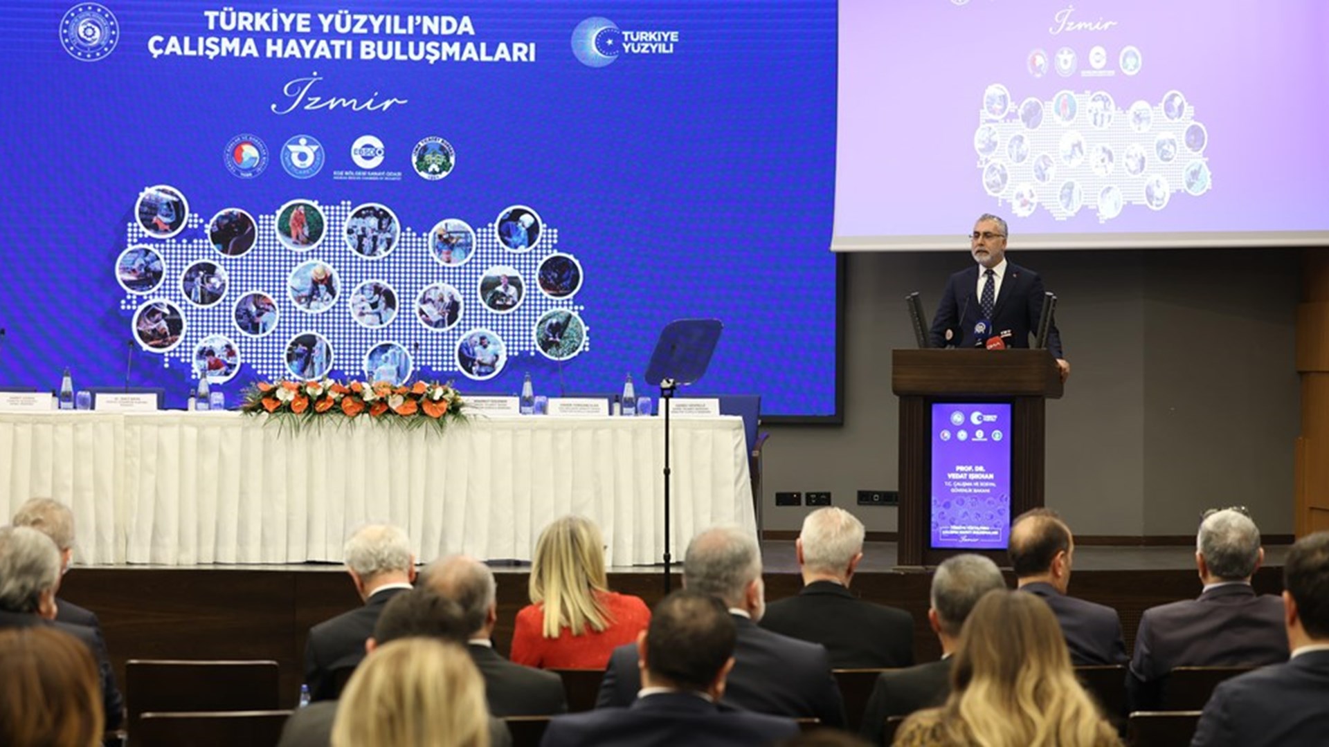 Çalışma ve Sosyal Güvenlik Bakanı Prof. Dr. Vedat Işıkhan, programlara katılmak ve çeşitlik temaslarda bulunmak üzere İzmir’e gitti.