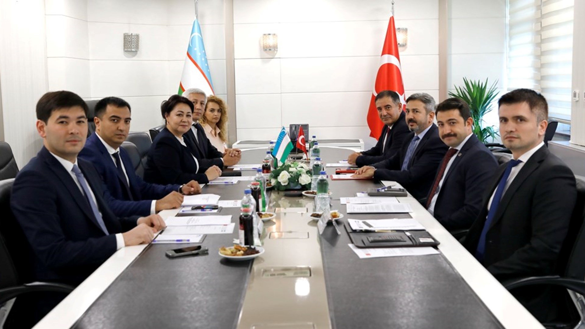Özbekistan İstihdam ve Yoksulluğun Azaltılması Bakan Yardımcısı Sayın Turdiboyeva Rano ESHOVNA ve beraberindeki heyet 7 Eylül 2023 tarihinde Bakanlığımızı ziyaret ederek Bakan Yardımcımız Sayın Ahmet AYDIN ile bir görüşme gerçekleştirdi.
