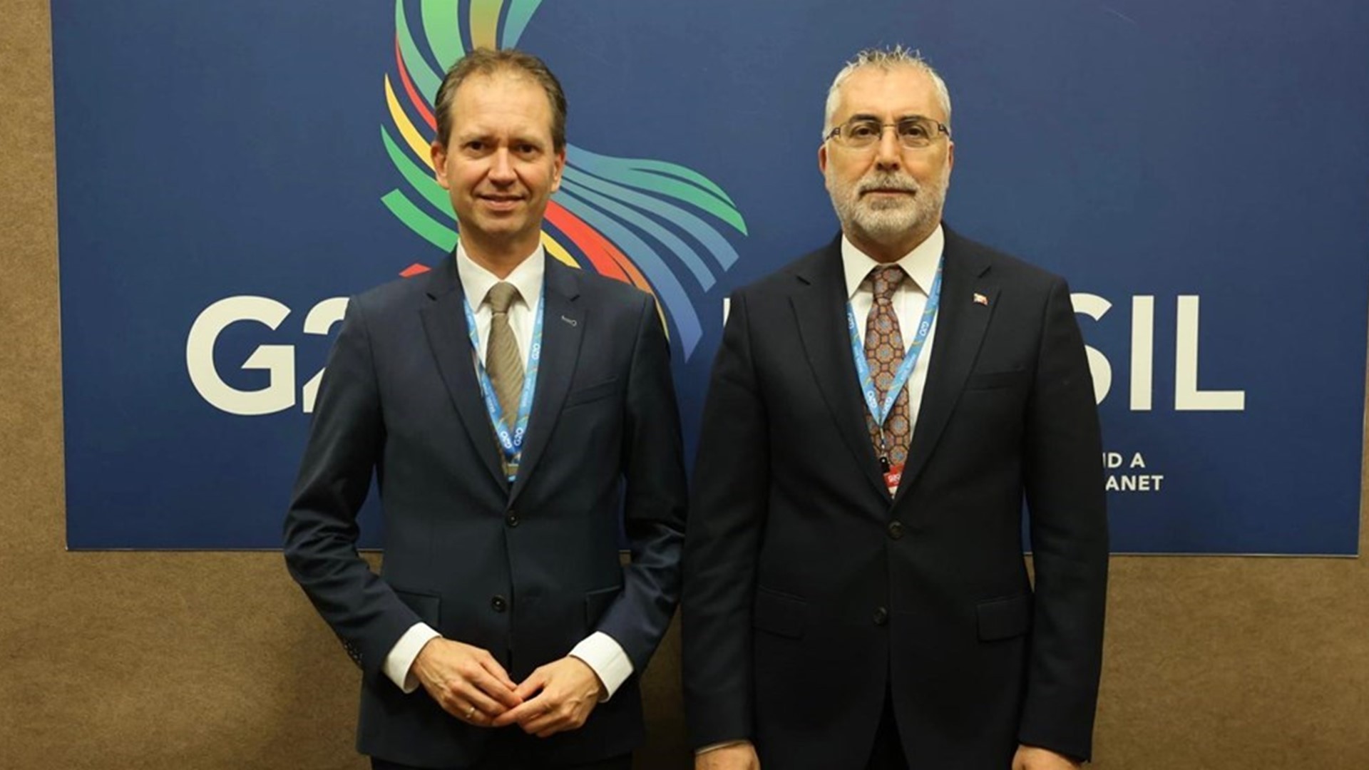 Çalışma ve Sosyal Güvenlik Bakanı Prof. Dr. Vedat Işıkhan, Brezilya'nın Fortaleza kentinde düzenlenen "G20 Çalışma ve İstihdam Bakanları Toplantısı" kapsamında düzenlenen "Adil Geçiş Liderlik Forumu"nda konuştu.