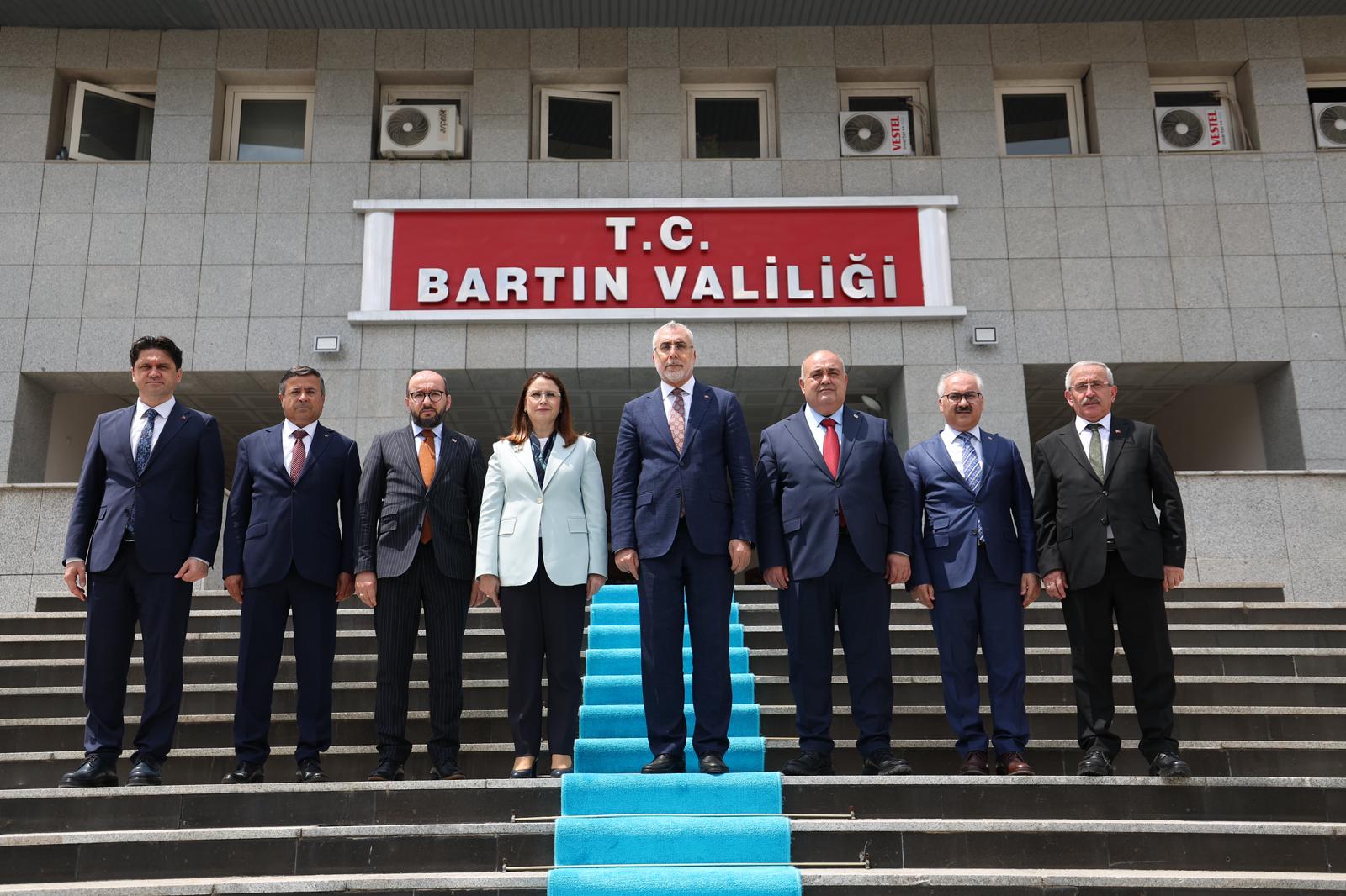 Bakan Işıkhan, Bartın’da Ziyaretlerde Bulundu