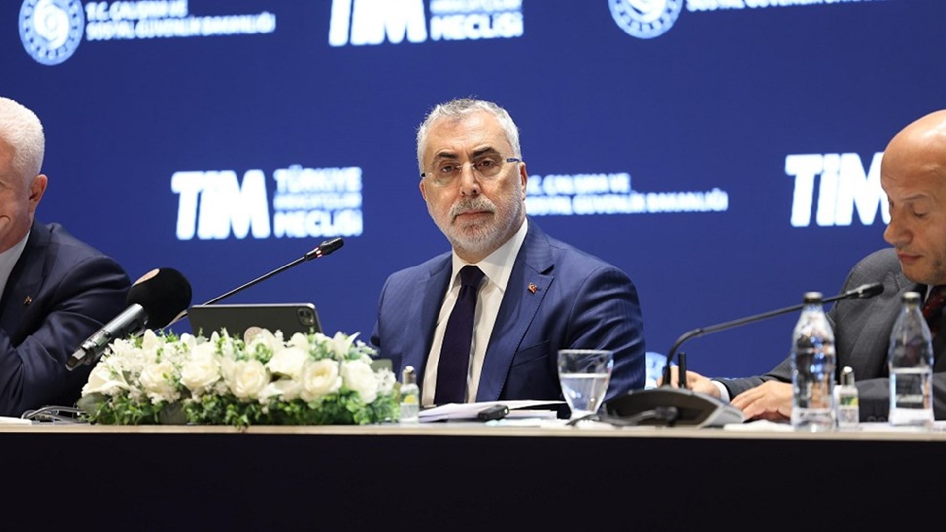 Çalışma ve Sosyal Güvenlik Bakanı Prof. Dr. Vedat Işıkhan, Türkiye İhracatçılar Meclisi (TİM) Başkanlar Kurulu Toplantısı’na katıldı.