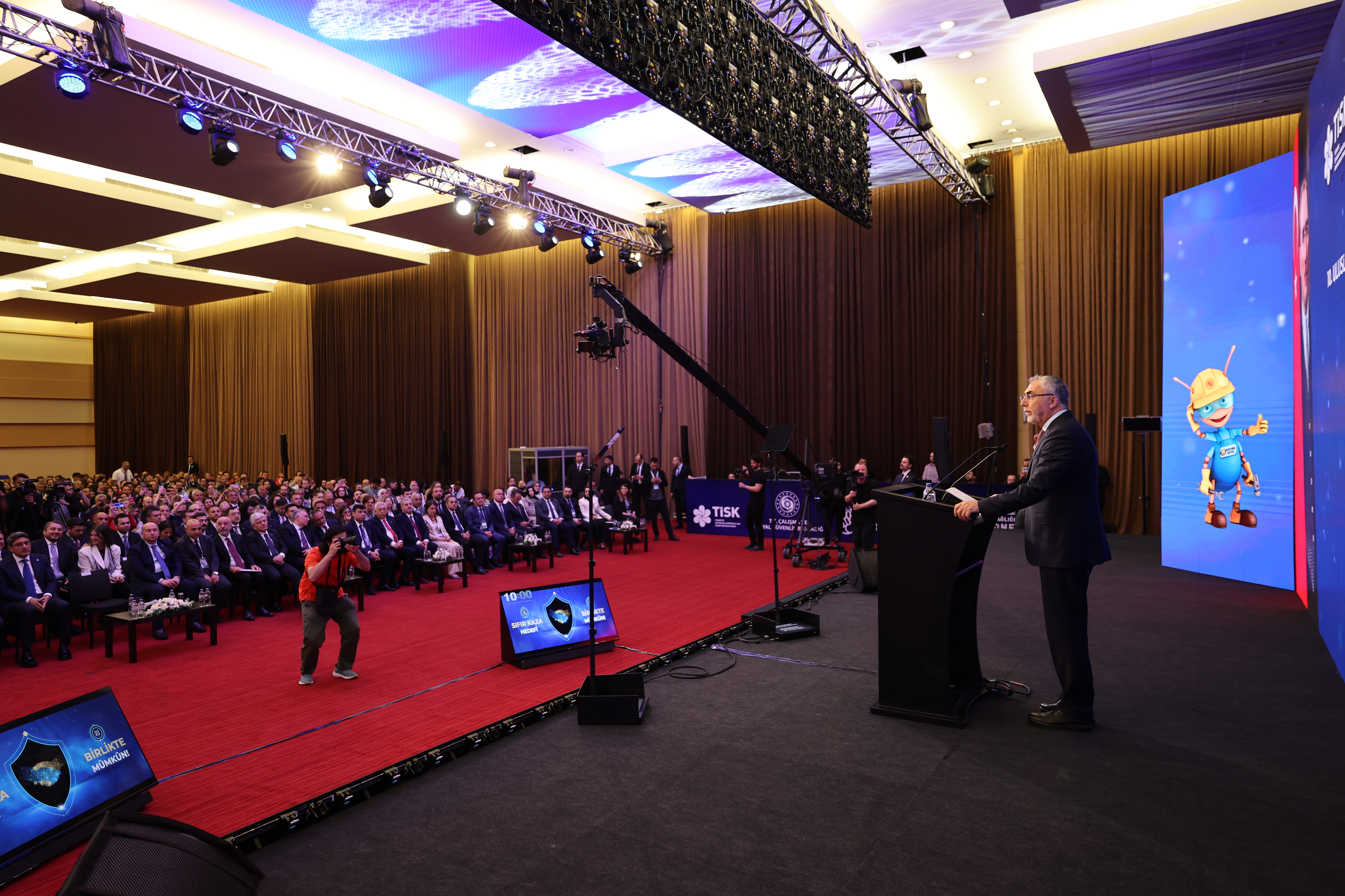 Bakan Işıkhan, 10. Uluslararası İş Sağlığı ve Güvenliği Konferansı’nda Konuştu