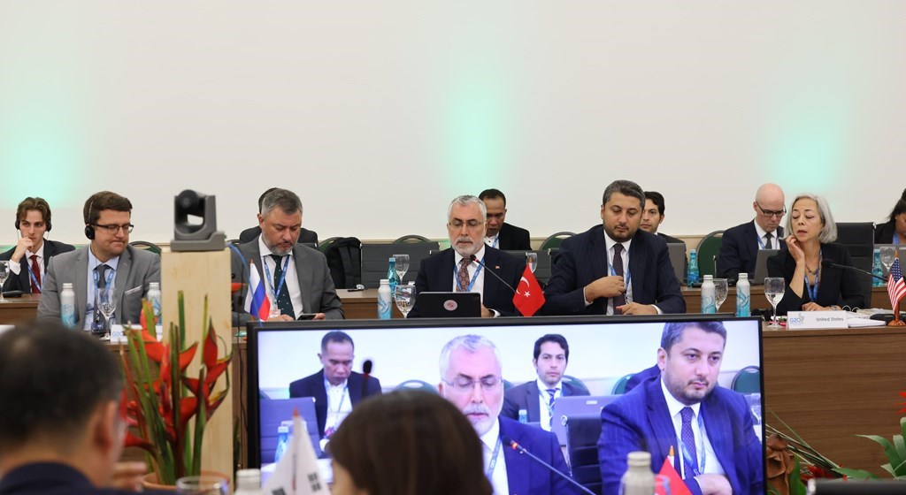 Çalışma ve Sosyal Güvenlik Bakanı Prof. Dr. Vedat Işıkhan, Brezilya'nın Fortaleza kentinde düzenlenen "G20 Çalışma ve İstihdam Bakanları Toplantısı" kapsamında düzenlenen "Adil Geçiş Liderlik Forumu"nda konuştu.