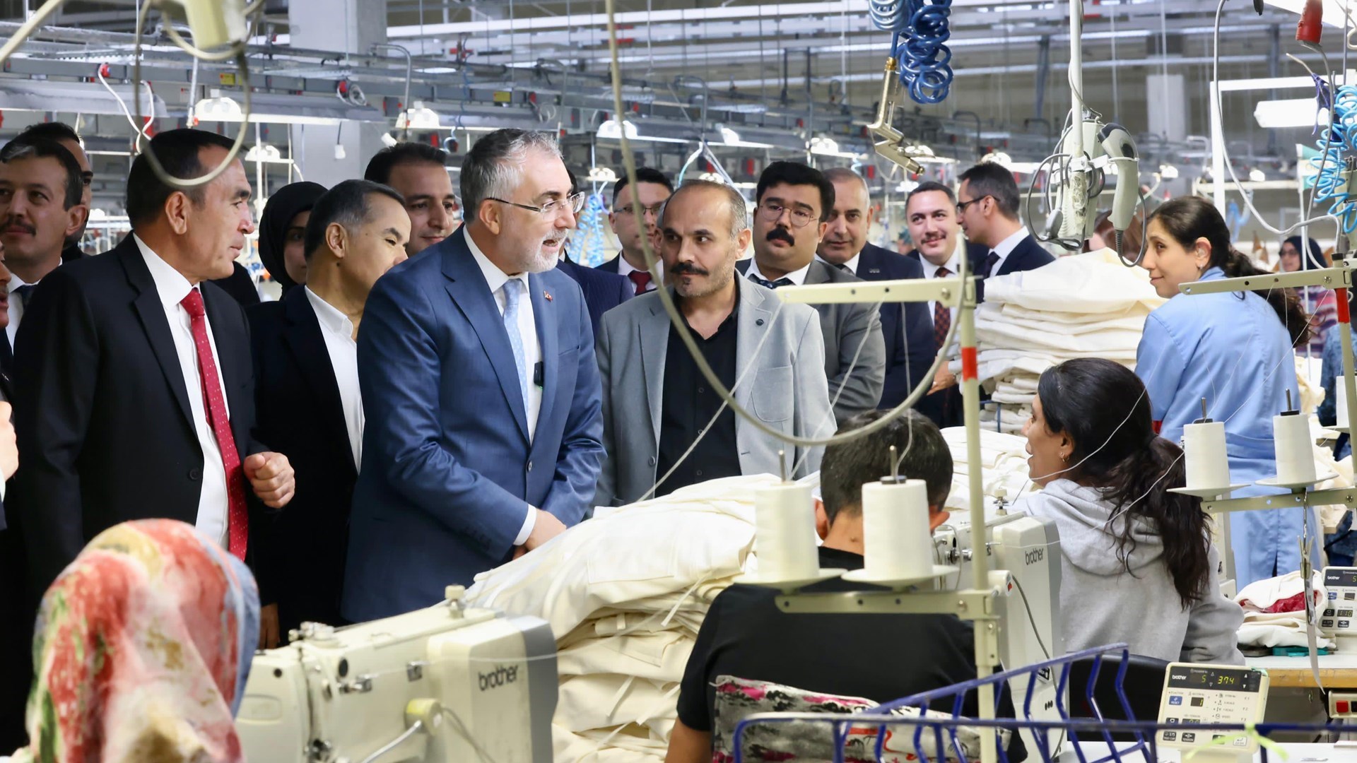 Çalışma ve Sosyal Güvenlik Bakanı Prof. Dr. Vedat Işıkhan, çeşitli ziyaretlerde bulunmak ve programlara katılmak üzere Aksaray’a gitti.