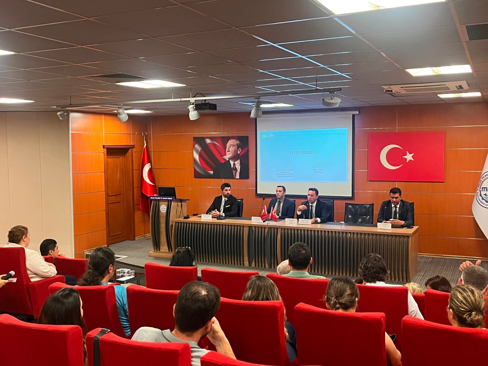 Rehberlik ve Teftiş Başkanlığı tarafından, 13 Temmuz 2026 tarihinde Milas Ticaret ve Sanayi Odası ev sahipliğinde iş sağlığı ve güvenliği ile işin yürütümü teftişlerine yönelik bilgilendirme toplantısı gerçekleştirildi.