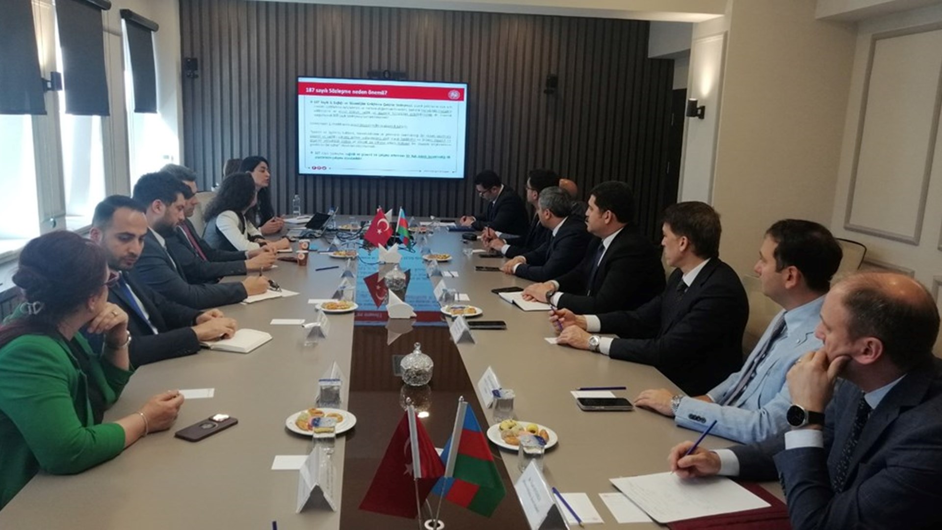 Azerbaycan Çalışma ve Halkın Sosyal Koruması Bakanlığı, Devlet İş Teftiş Kurumu ve Azerbaycan Sendikalar Konfederasyonunun temsilcilerinden oluşan bir heyet, Bakanlığımıza bir çalışma ziyareti gerçekleştirmiştir.