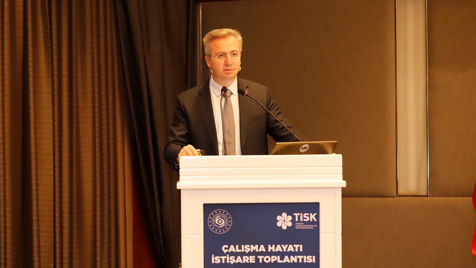 Bakanlığımız ile Türkiye İşveren Sendikaları Konfederasyonu (TİSK) işbirliğinde düzenlenen Çalışma Hayatı İstişare Toplantısı’nın ikincisi 16 Eylül 2025 tarihinde Bursa’da gerçekleştirildi.