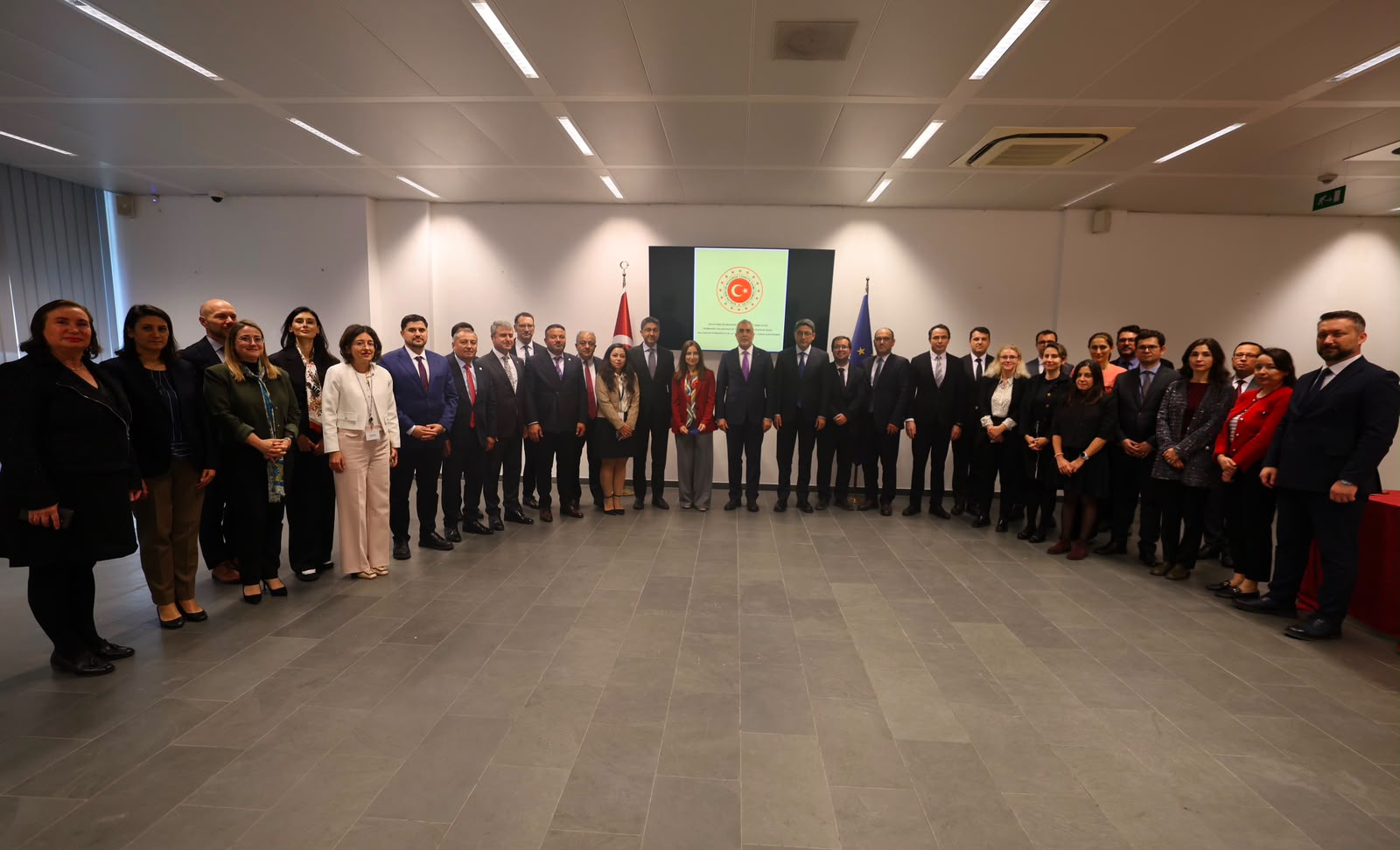 Bakan Işıkhan, Belçika’da Temaslarda Bulundu