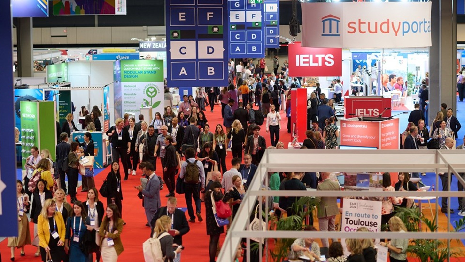 Avrupa Uluslararası Eğitim Birliği (EAIE-European Association for International Education) tarafından her yıl farklı bir Avrupa kentinde gerçekleştirilen EAIE Uluslararası Eğitim Konferansı ve Fuarı’nın 33’üncüsü bu yıl 26-29 Eylül 2023 tarihleri arasında Hollanda’nın Rotterdam şehrinde düzenlendi.