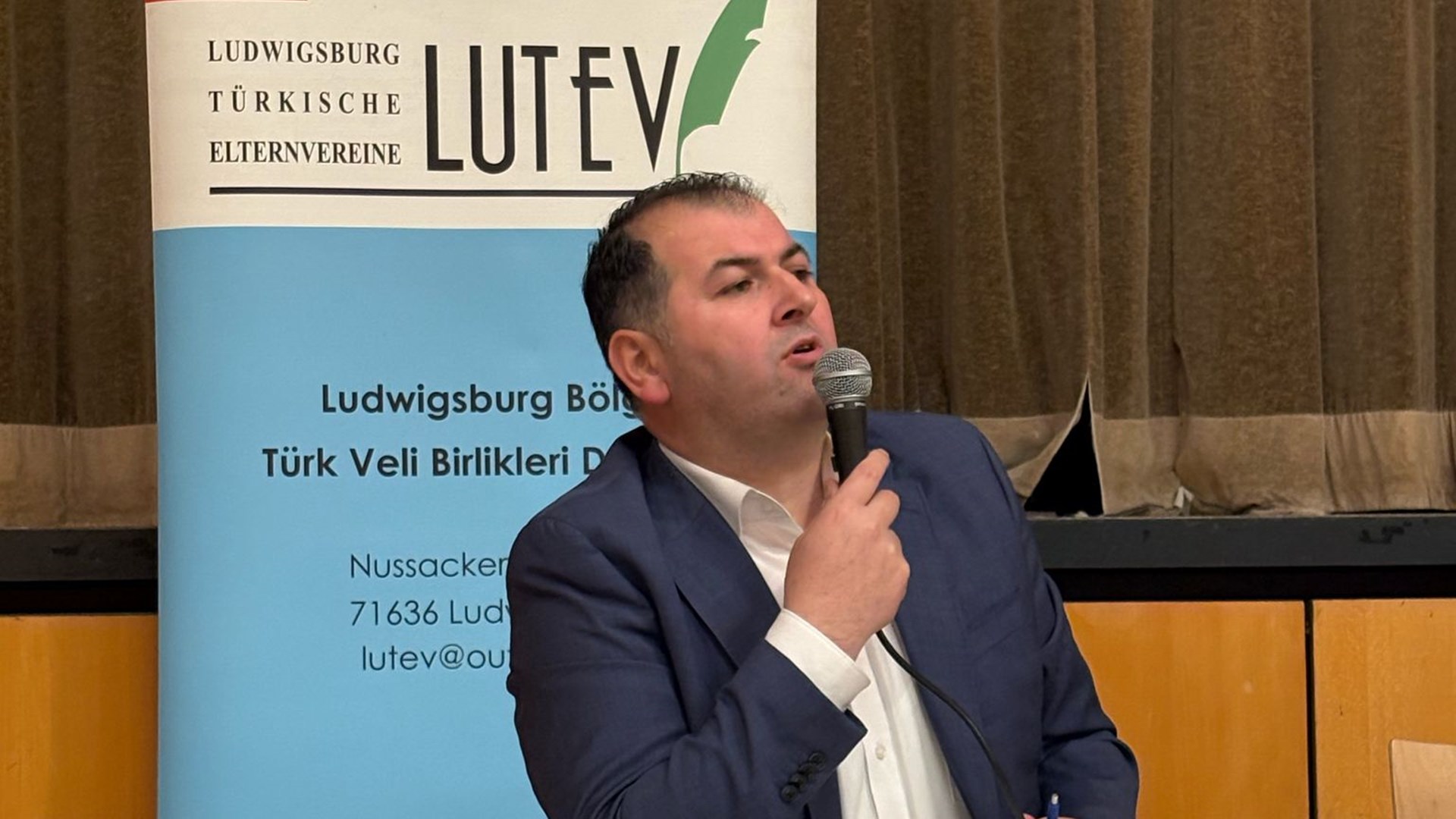 Stuttgart Ataşeliğimizce 16 Şubat 2025 Pazar günü DİTİB Stuttgart Feuerbach Merkez Camii Derneği ev sahipliğinde, 21 Şubat 2025 Cuma akşamı Türk Veli Birlikleri Federasyonu iş birliğiyle LUTEV Ludwigsburg Türk Okul Aile Birliği ev sahipliğinde ve 23 Şubat 2025 Pazar günü DİTİB Ulm Merkez Camii Derneği’nde vatandaş bilgilendirme toplantıları gerçekleştirilmiştir.