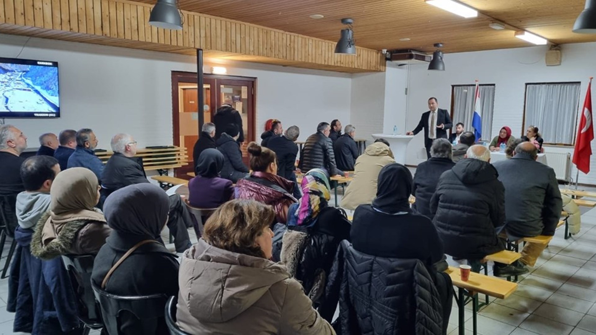 Deventer Çalışma ve Sosyal Güvenlik Ataşeliğimiz, SW Waalstad Nijmegen tesislerinde vatandaşlarımızla bir araya geldi.