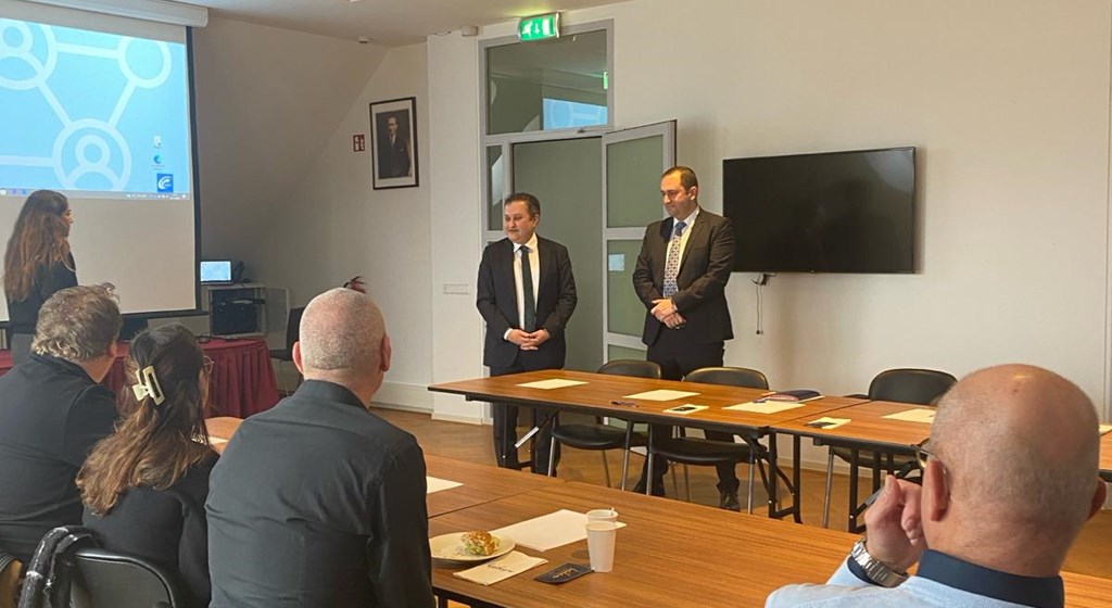 The meeting, hosted by the Consulate General of the Republic of Türkiye in Amsterdam, was attended by senior representatives and experts of the Dutch Labour Insurance Institution (UWV) and officials from The Hague Counsellor's Office and Deventer Attaché Office.