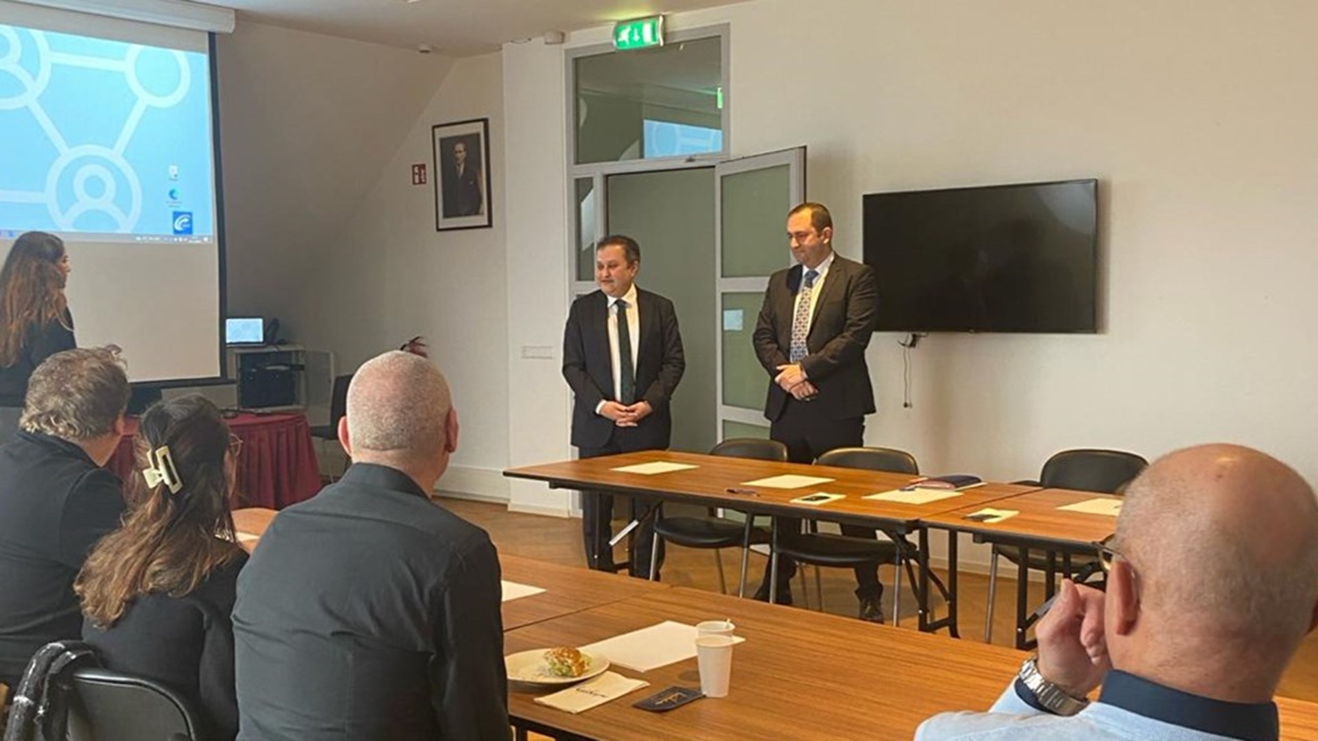 The meeting, hosted by the Consulate General of the Republic of Türkiye in Amsterdam, was attended by senior representatives and experts of the Dutch Labour Insurance Institution (UWV) and officials from The Hague Counsellor's Office and Deventer Attaché Office.