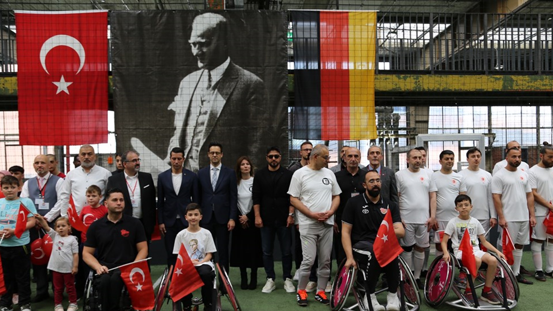 Köln Çalışma ve Sosyal Güvenlik Ataşeliğimizin T.C. Köln Başkonsolosluğunun himayesinde DİTİB Köln Bölge Veliler Birliği ile birlikte çeşitli etkinliklerle gerçekleştirdiği “19 Mayıs Atatürk’ü anma Gençlik ve Spor Bayramı” büyük bir coşkuyla kutlandı.