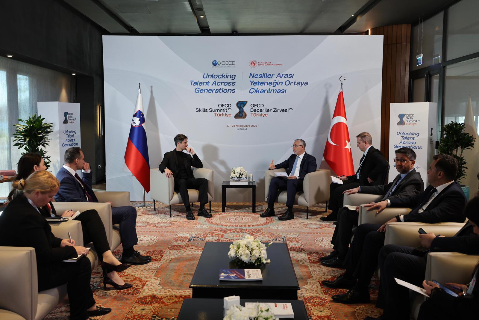 Bakan Işıkhan, OECD 2026 Beceriler Zirvesi Kapsamında İkili Temaslarda Bulundu