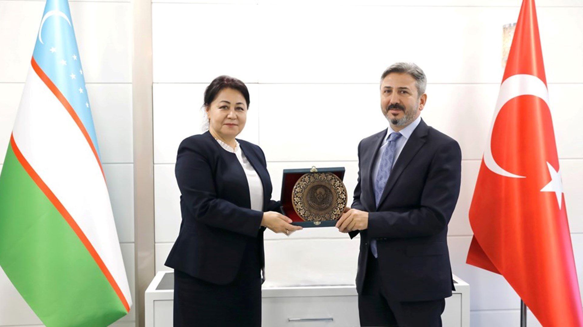 Özbekistan İstihdam ve Yoksulluğun Azaltılması Bakan Yardımcısı Sayın Turdiboyeva Rano ESHOVNA ve beraberindeki heyet 7 Eylül 2023 tarihinde Bakanlığımızı ziyaret ederek Bakan Yardımcımız Sayın Ahmet AYDIN ile bir görüşme gerçekleştirdi.