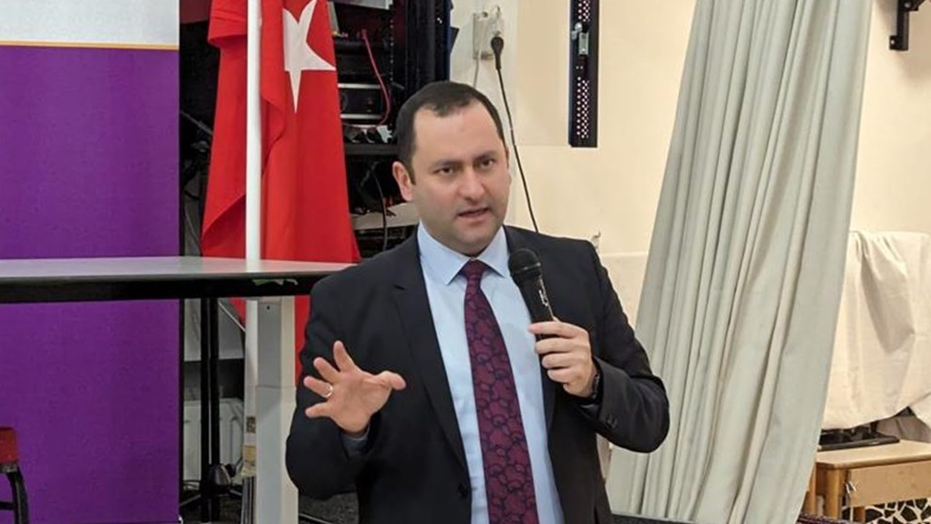 Deventer Çalışma ve Sosyal Güvenlik Ataşeliğimiz, Arnhem şehrinde Türkiyem Camii'nde vatandaşlarımızla bir araya geldi.