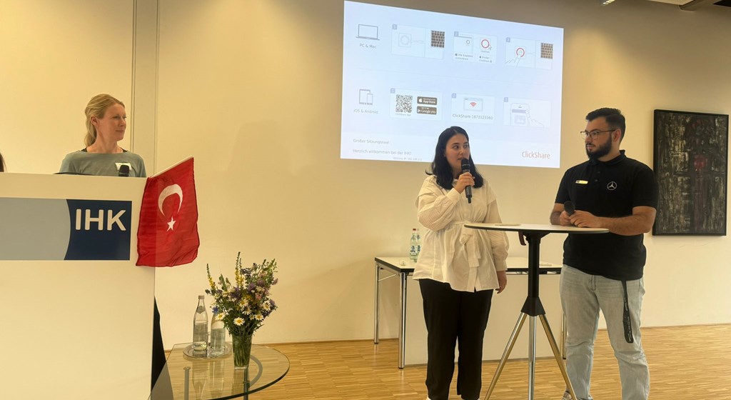 In the run-up to the summer holidays, the Stuttgart Attaché Office for Labour and Social Security provided young people and their parents with comprehensive information on post-school vocational training and higher education options.