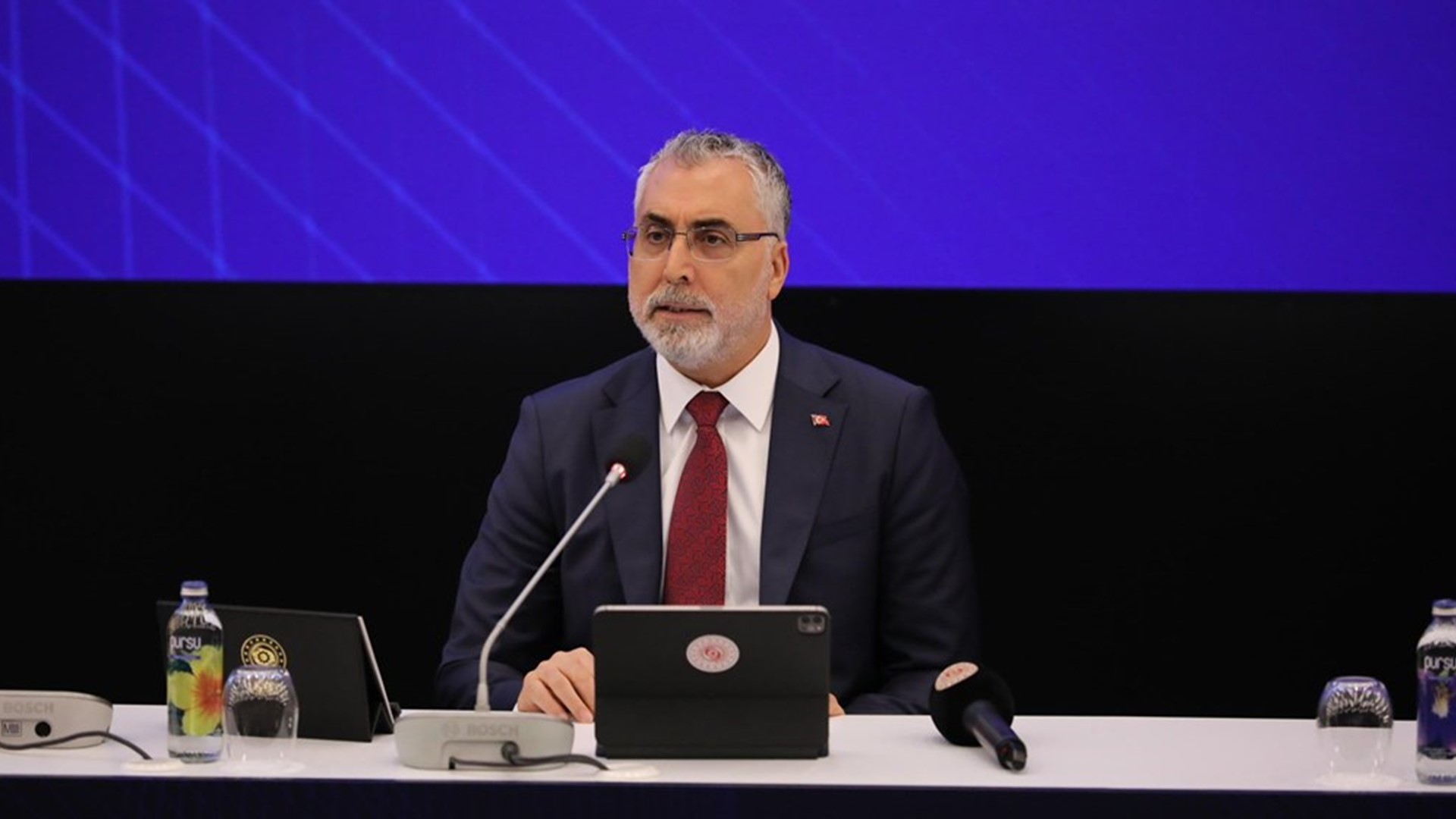 Çalışma ve Sosyal Güvenlik Bakanı Prof. Dr. Vedat Işıkhan, Türkiye İşveren Sendikaları Konfederasyonu (TİSK) tarafından düzenlenen Çalışma Hayatı İstişare Toplantısı’na iştirak etti.