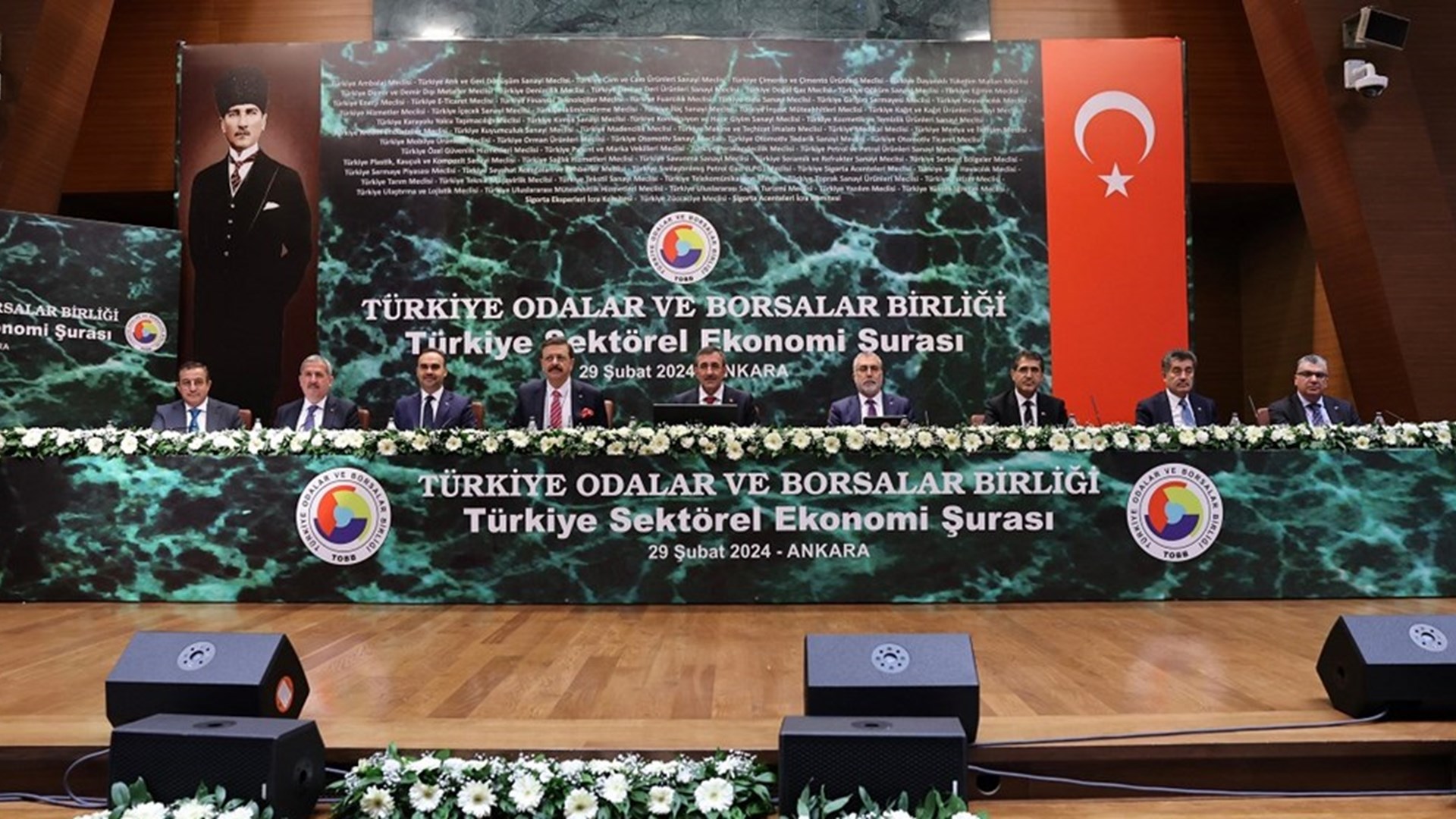 Çalışma ve Sosyal Güvenlik Bakanı Prof. Dr. Vedat Işıkhan, Türkiye Odalar ve Borsalar Birliği’nin (TOBB) “Türkiye Sektörel Ekonomi Şurası”na iştirak etti.