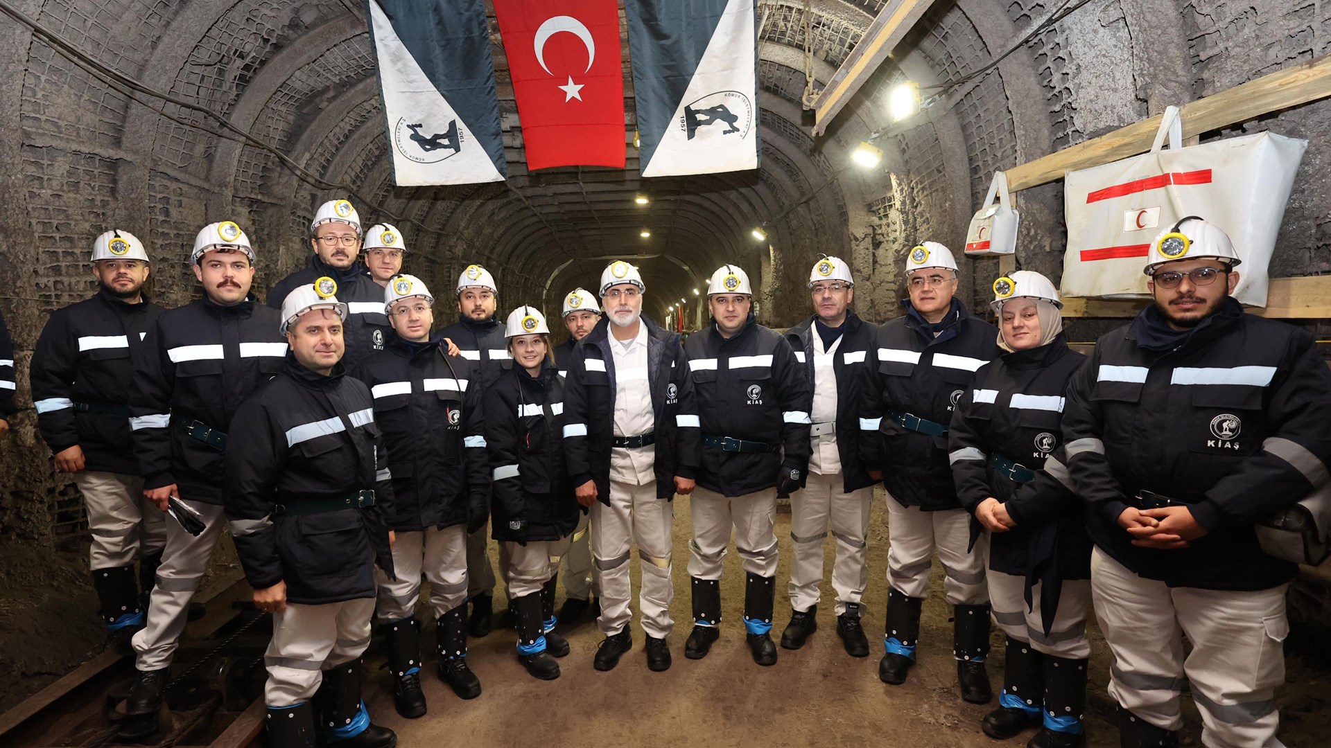 Our Minister of Labor and Social Security, Prof. Dr. Vedat IŞIKHAN and our General Manager Mehmet BAŞ visited Çayırhan Underground Mine in Ankara's Nallıhan district on the occasion of December 4, World Miners' Day.