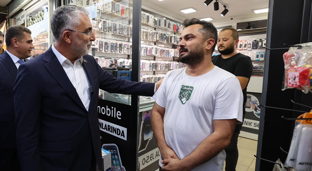 Çalışma ve Sosyal Güvenlik Bakanı Prof. Dr. Vedat Işıkhan, çeşitli ziyaretlerde bulunmak ve AK Parti Düzce İl Danışma Meclisi Toplantısı’na katılmak üzere Düzce’ye gitti.