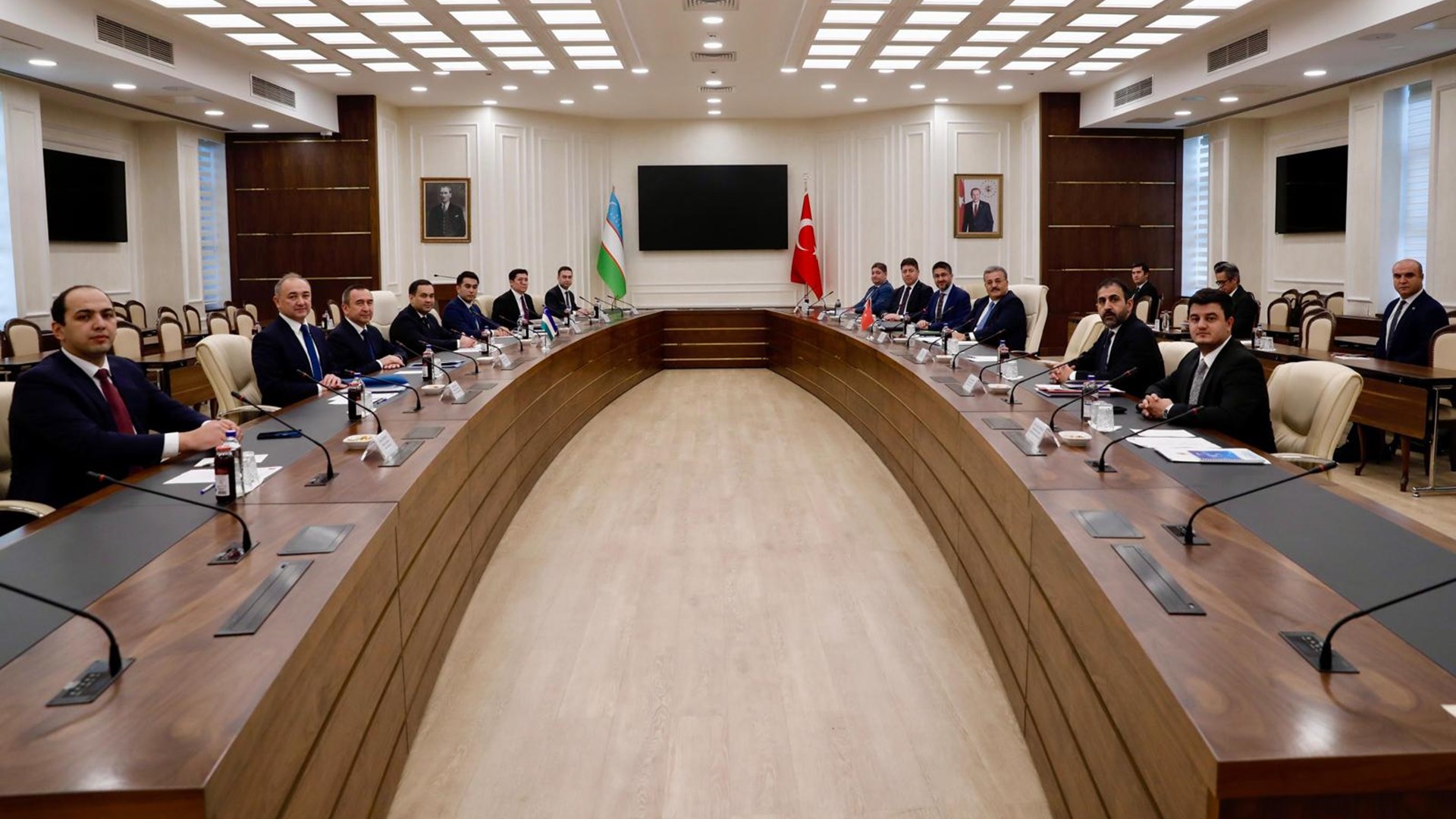 Bakan Yardımcımız Faruk Özçelik, Özbekistan Dışişleri Bakan Yardımcısı Olimjon Abdullaev ile Görüştü