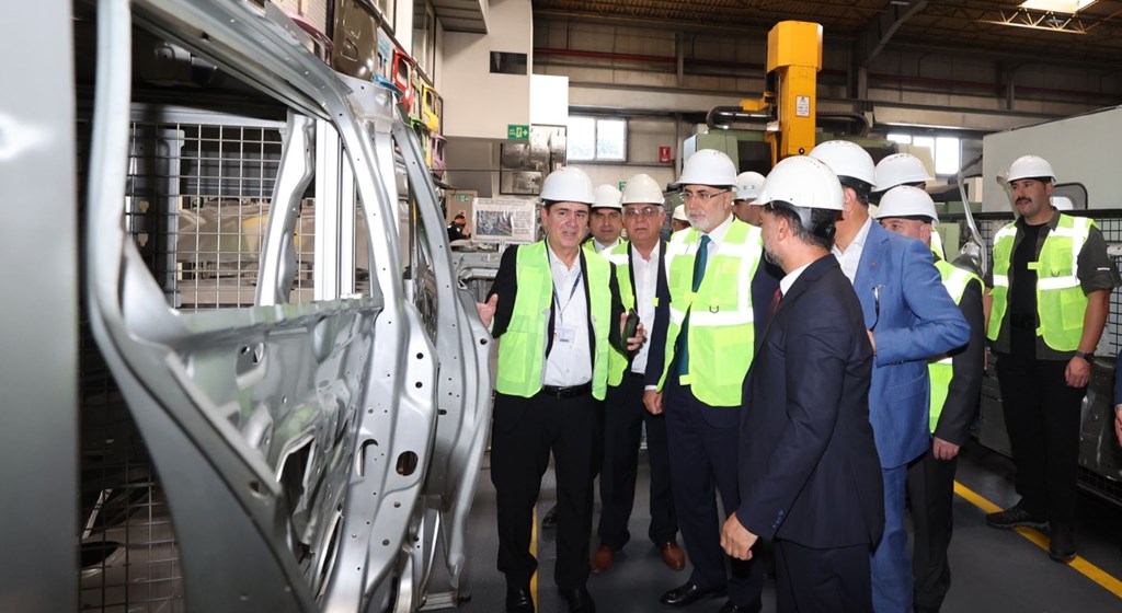 Çalışma ve Sosyal Güvenlik Bakanı Prof. Dr. Vedat Işıkhan, çeşitli temaslarda bulunmak ve programlara katılmak üzere İstanbul’a gitti.