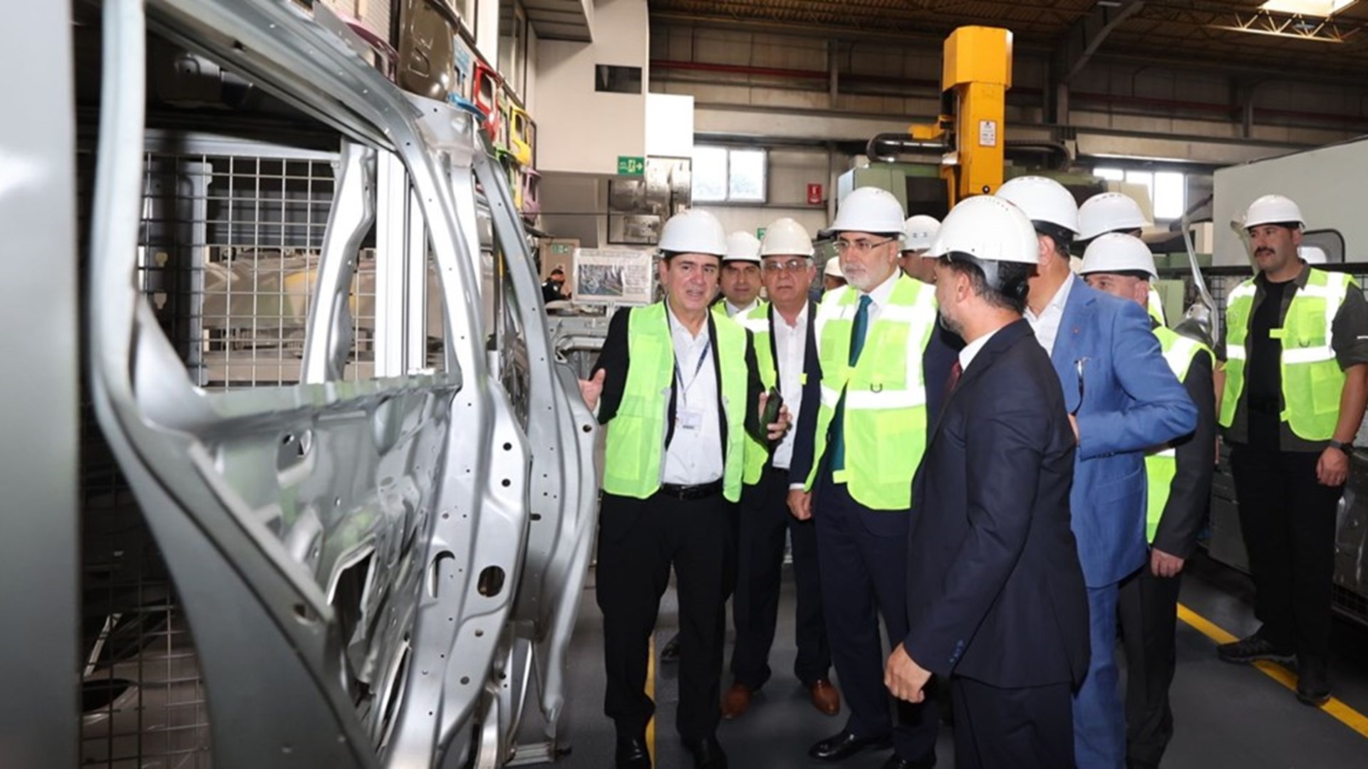 Çalışma ve Sosyal Güvenlik Bakanı Prof. Dr. Vedat Işıkhan, çeşitli temaslarda bulunmak ve programlara katılmak üzere İstanbul’a gitti.
