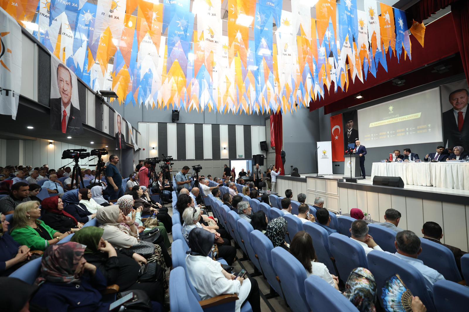 Bakan Işıkhan, Karabük’te Ziyaretlerde Bulundu