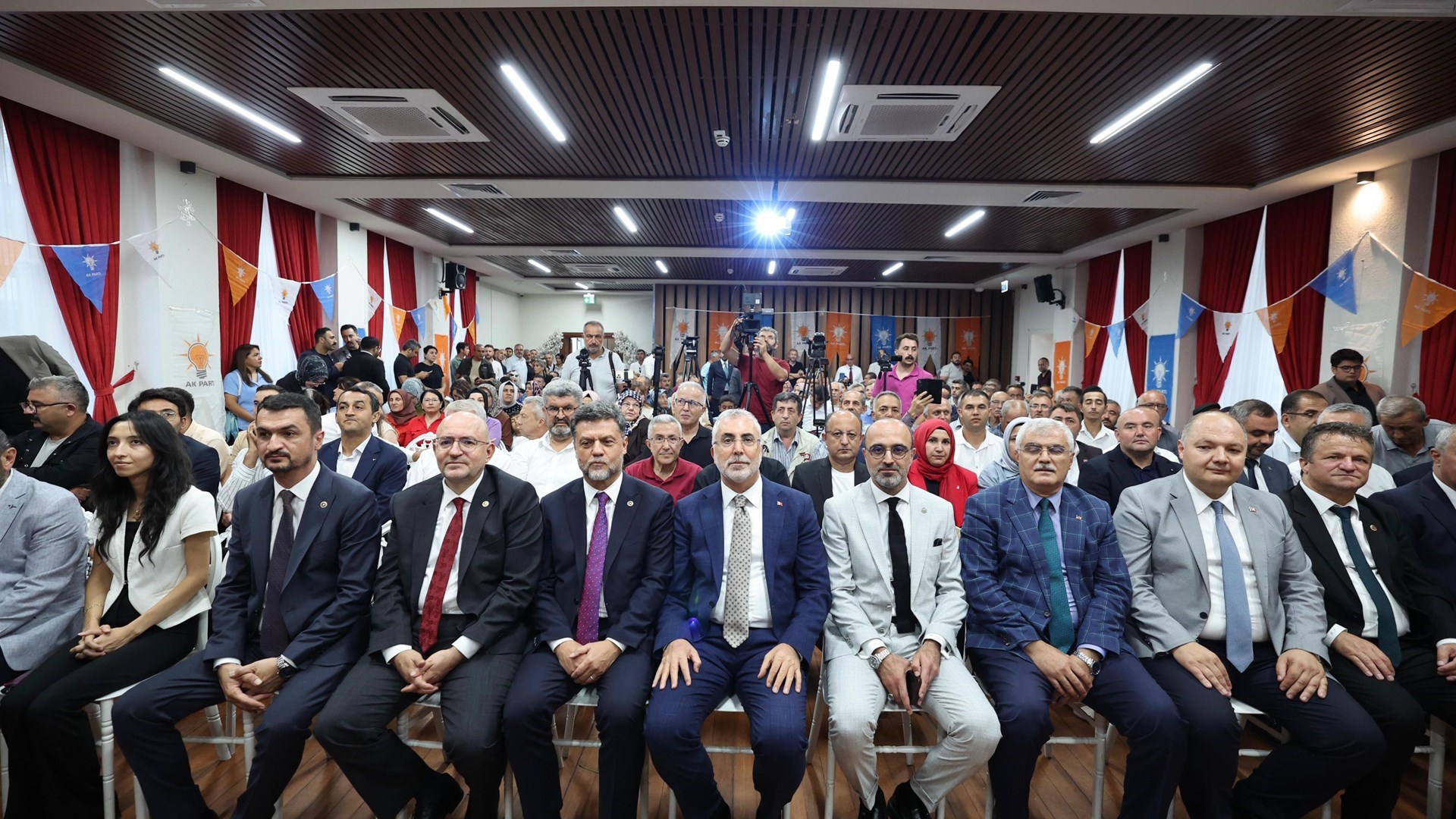 Bakan Işıkhan, Türkiye Yüzyılı Buluşmaları Kapsamında Burdur’da Ziyaretlerde Bulundu