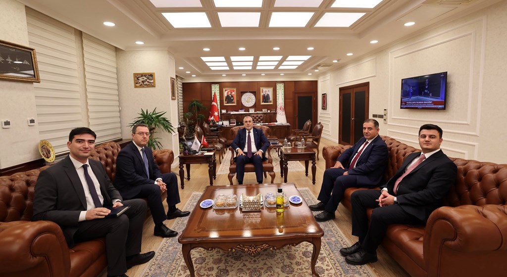 Çalışma ve Sosyal Güvenlik Bakanlığı tarafından düzenlenecek olan “Türk Devletlerinde Çalışma Hayatı ve Sosyal Koruma Uluslararası Konferansı” çerçevesinde Çalışma ve Sosyal Güvenlik Bakanı Prof. Dr. Vedat Işıkhan başkanlığında, Türk Devletlerinde Çalışma Hayatı ve Sosyal Koruma Üst Düzey İstişare Toplantısı düzenlendi.