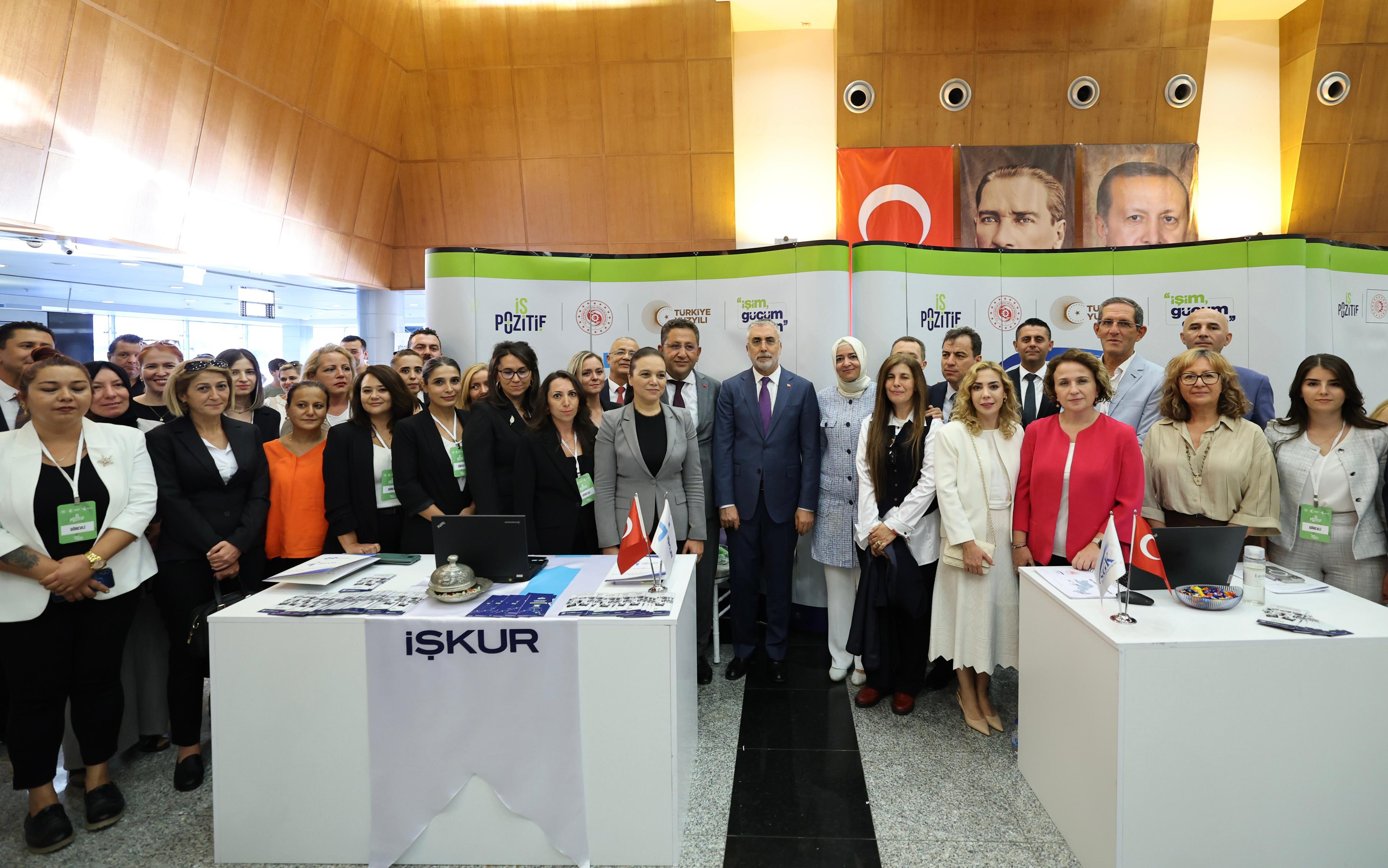 Çalışma ve Sosyal Güvenlik Bakanı Prof. Dr. Vedat Işıkhan, çeşitli temaslarda bulunmak ve “Milli Müdafaadan Milli Kalkınmaya; Türkiye Yüzyılı’nın Kadınları, Kadın İstihdam Sistemi İş Pozitif Tanıtım Programı ve Fuar Açılışı” programına katılmak üzere Muğla’ya gitti.