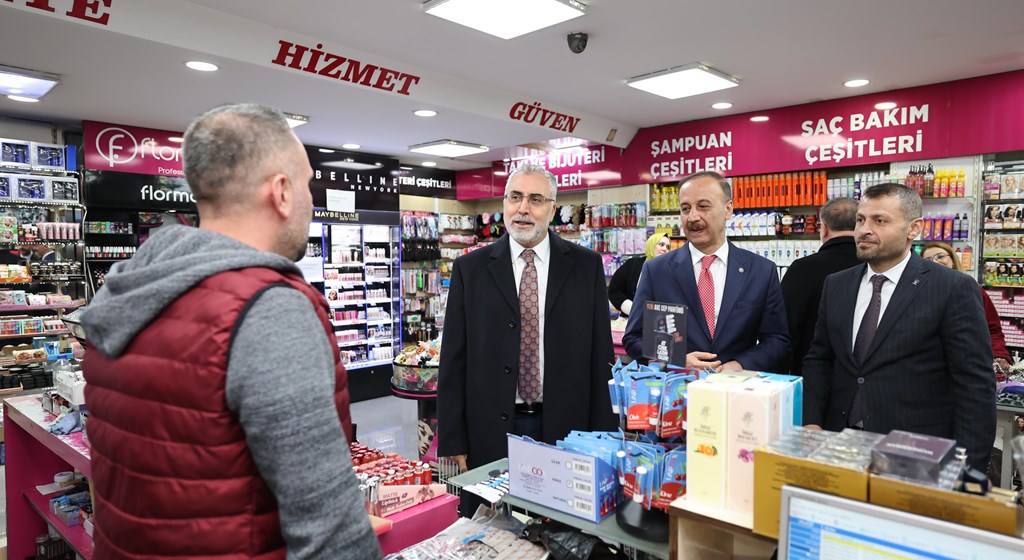 Çalışma ve Sosyal Güvenlik Bakanı Prof. Dr. Vedat Işıkhan, programlara katılmak ve çeşitli ziyaretlerde bulunmak üzere Mardin’e gitti.