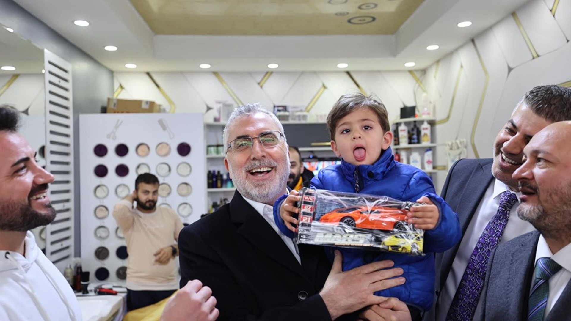 Çalışma ve Sosyal Güvenlik Bakanı Prof. Dr. Vedat Işıkhan, çeşitli temaslarda bulunmak ve programlara katılmak üzere Adıyaman’a gitti.