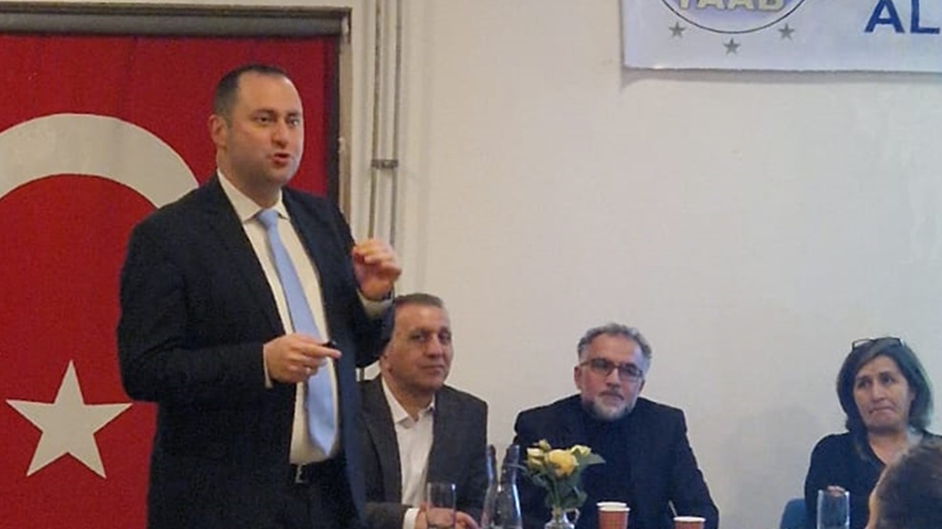 Deventer Çalışma ve Sosyal Güvenlik Ataşeliğimiz, Hengelo şehrinde Türkiye Akdeniz Aleviler Birliği Lokalinde vatandaşlarımızla bir araya geldi.