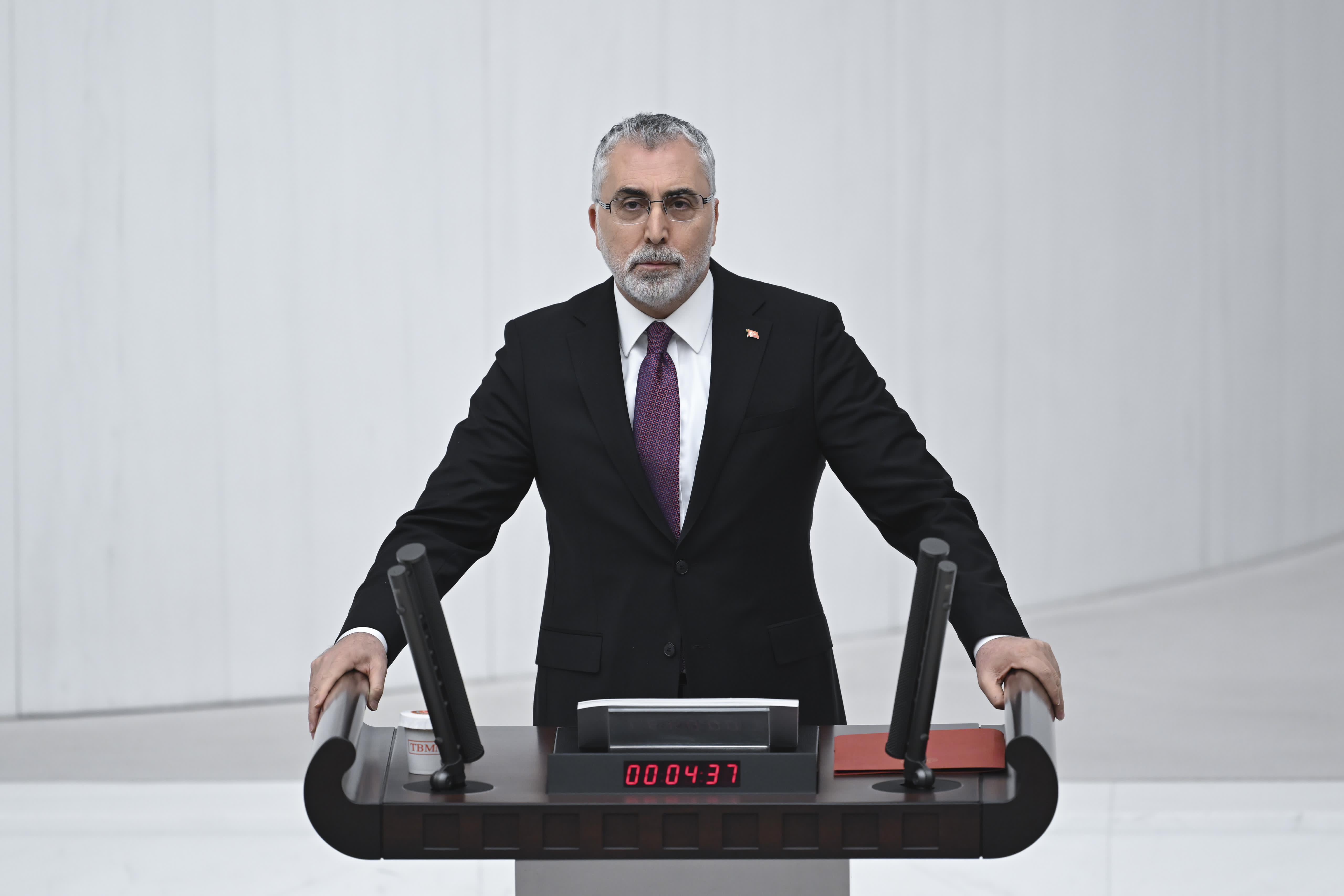 Çalışma ve Sosyal Güvenlik Bakanı Prof. Dr. Vedat Işıkhan, TBMM Genel Kurulunda, Bakanlığın 2024 yılı bütçesi üzerinde konuşma yaptı.