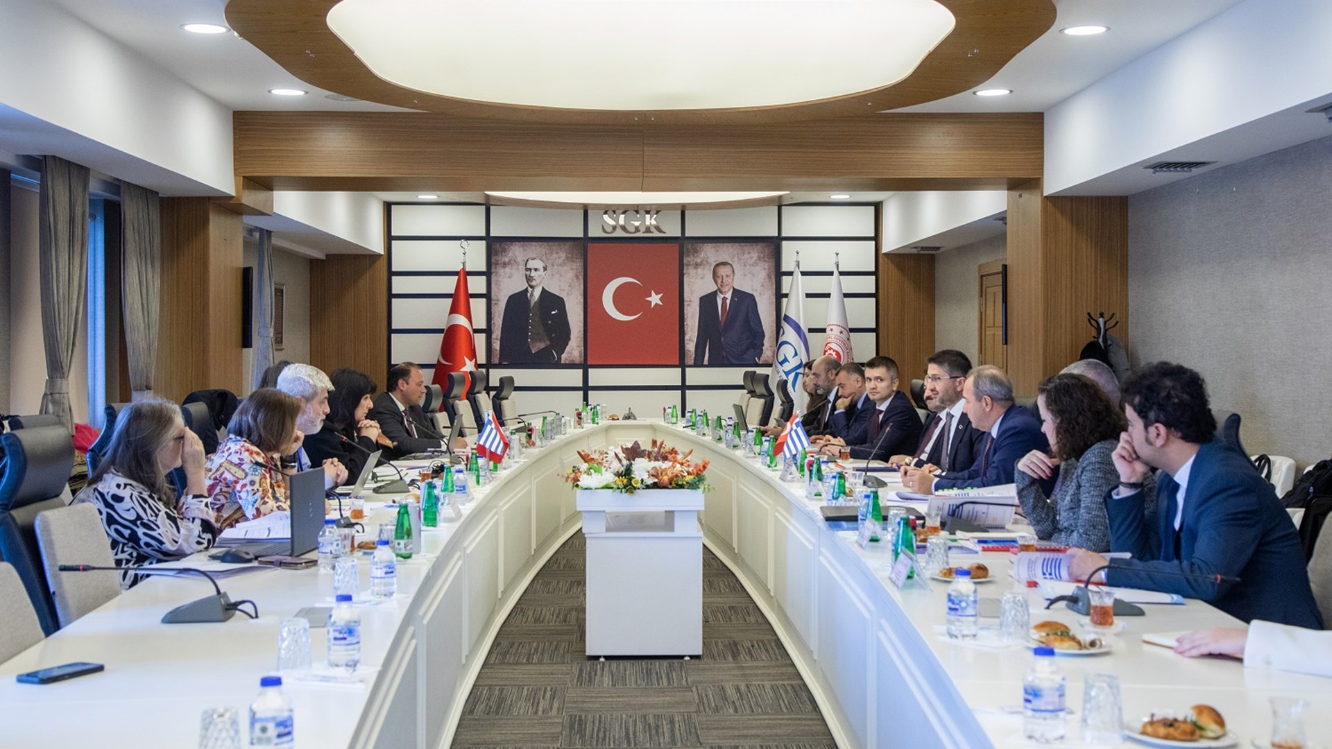 Bakanlığımız ile Yunanistan Çalışma ve Sosyal Güvenlik Bakanlığı temsilcileri, sosyal güvenlik anlaşmasının ikinci tur müzakereleri için 22-23 Ekim tarihleri arasında Ankara’da bir araya geldi.