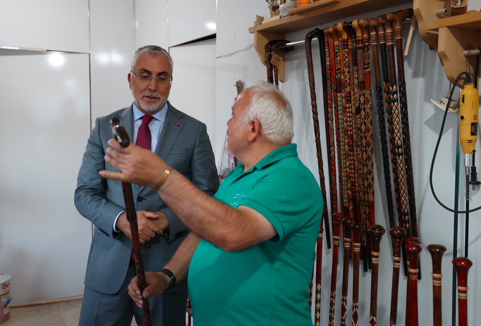 Çalışma ve Sosyal Güvenlik Bakanı Prof. Dr. Vedat Işıkhan, çeşitli ziyaretlerde bulunmak ve programlara katılmak üzere Zonguldak’a gitti.