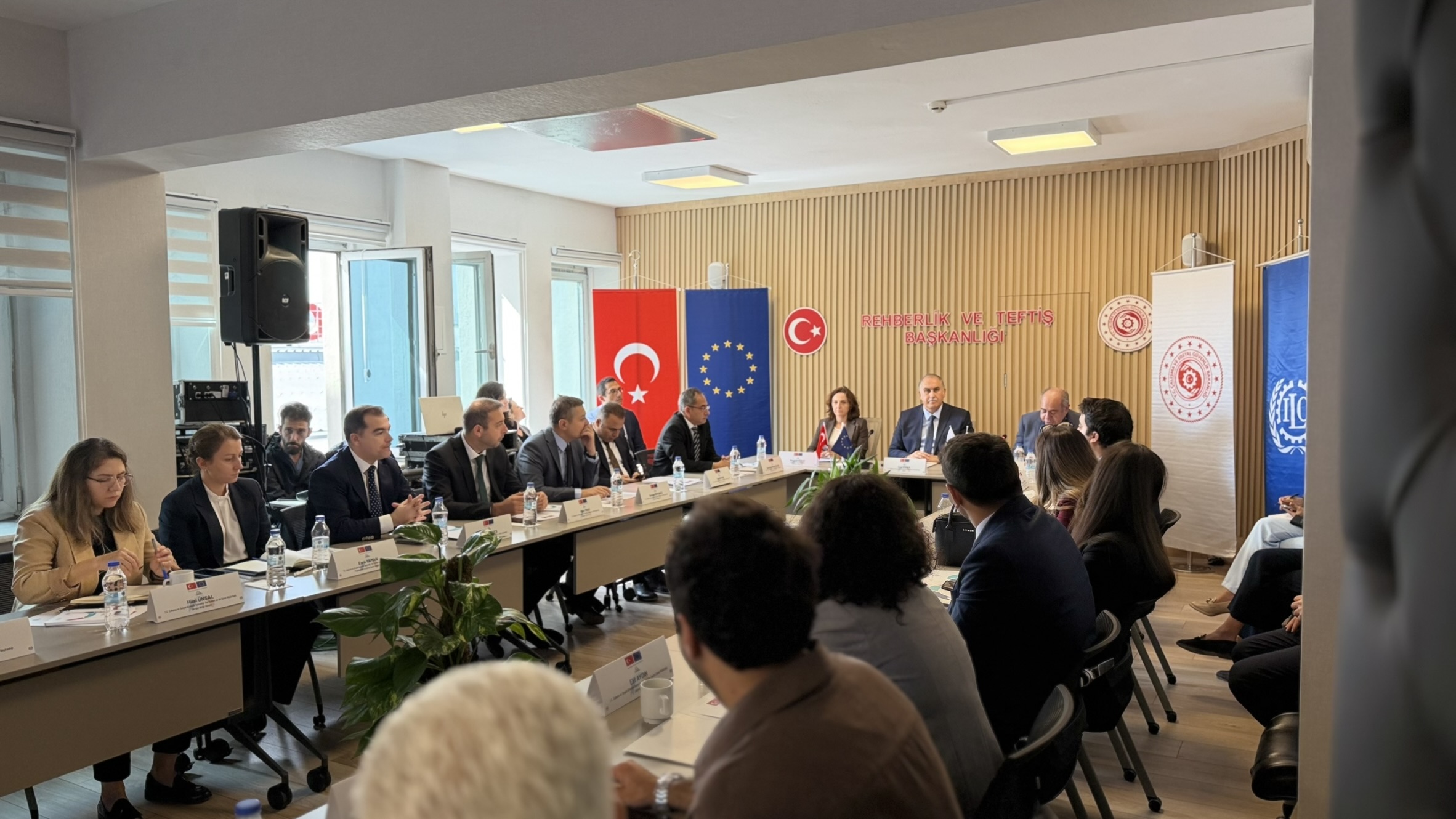 İş Teftiş Rehberlik ve Sosyal Diyalog Yoluyla İşyeri Uyumunun Güçlendirilmesi kapsamında hayata geçirilen RTB Akademi Öğrenme Yönetim Sistemi (LMS) ile yenilenen Eğitim Salonu’nun açılışı, 18 Eylül 2026 tarihinde Rehberlik ve Teftiş Başkanlığında gerçekleştirildi.